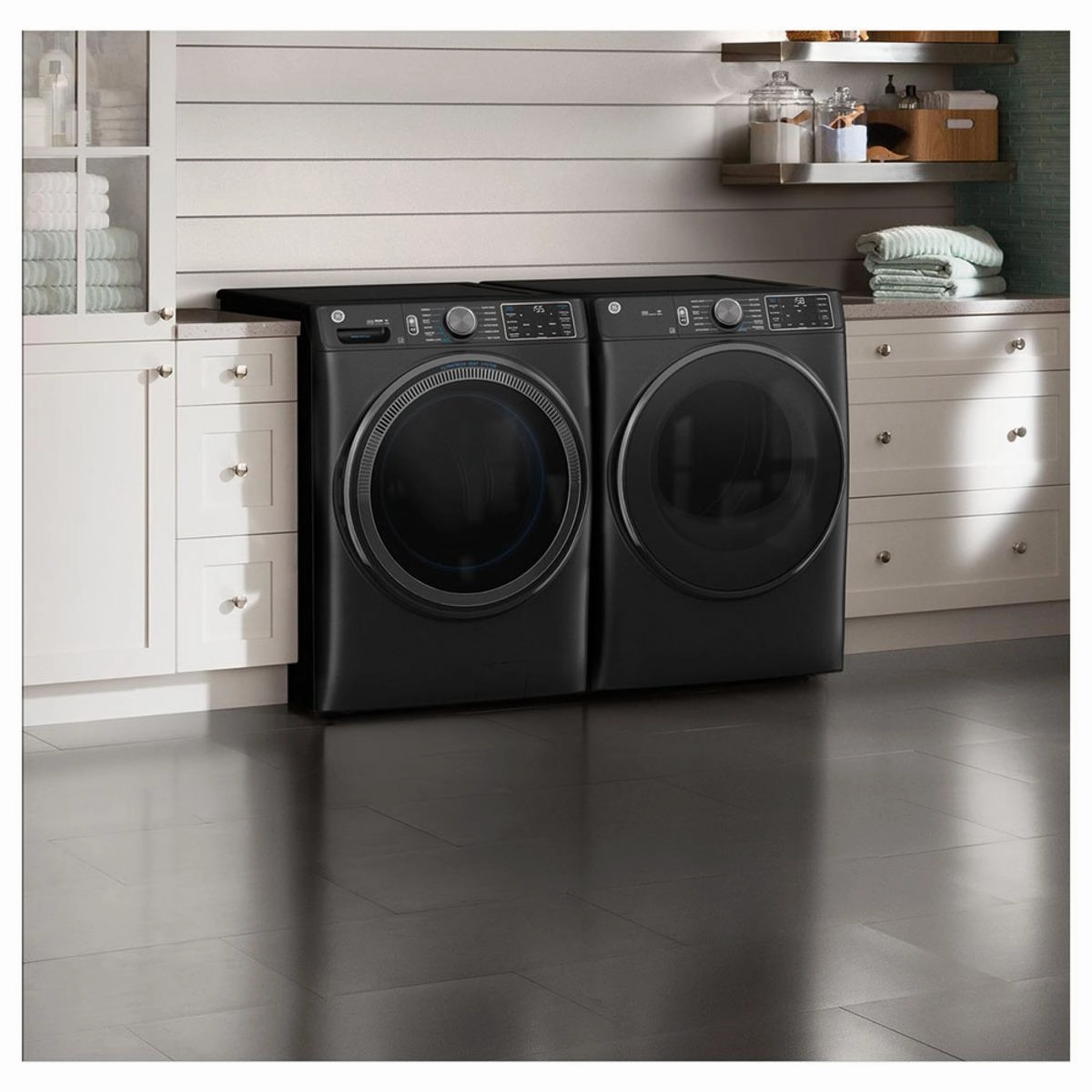 GE 7.8 cu. ft. Electric Dryer with Steam and Sanitize GFD65ESMVDS