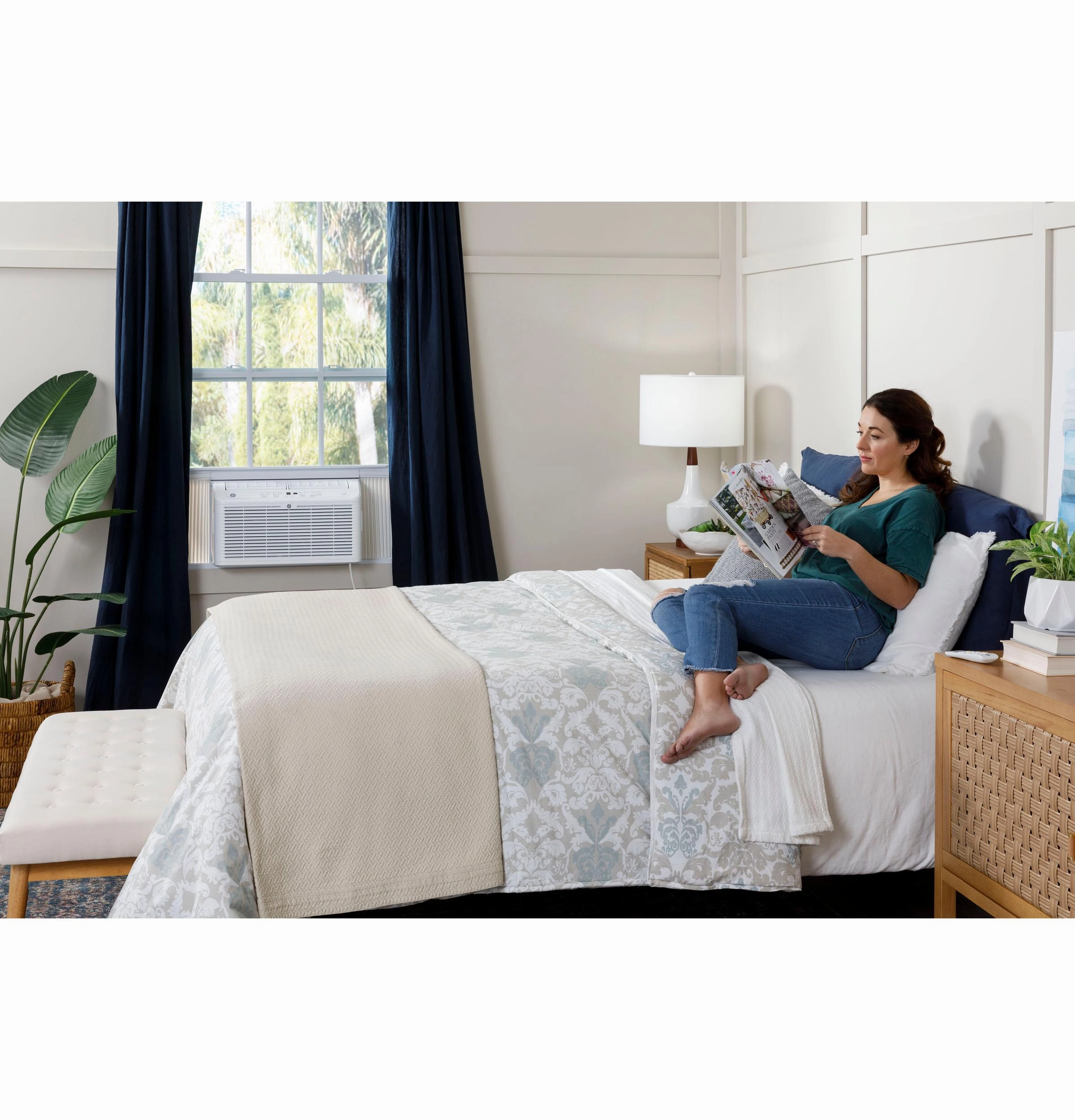 Ge Appliances AHEL08BB Ge 8,000 Btu Ultra Quiet Window Air Conditioner For Medium Rooms Up To 350 Sq. Ft.