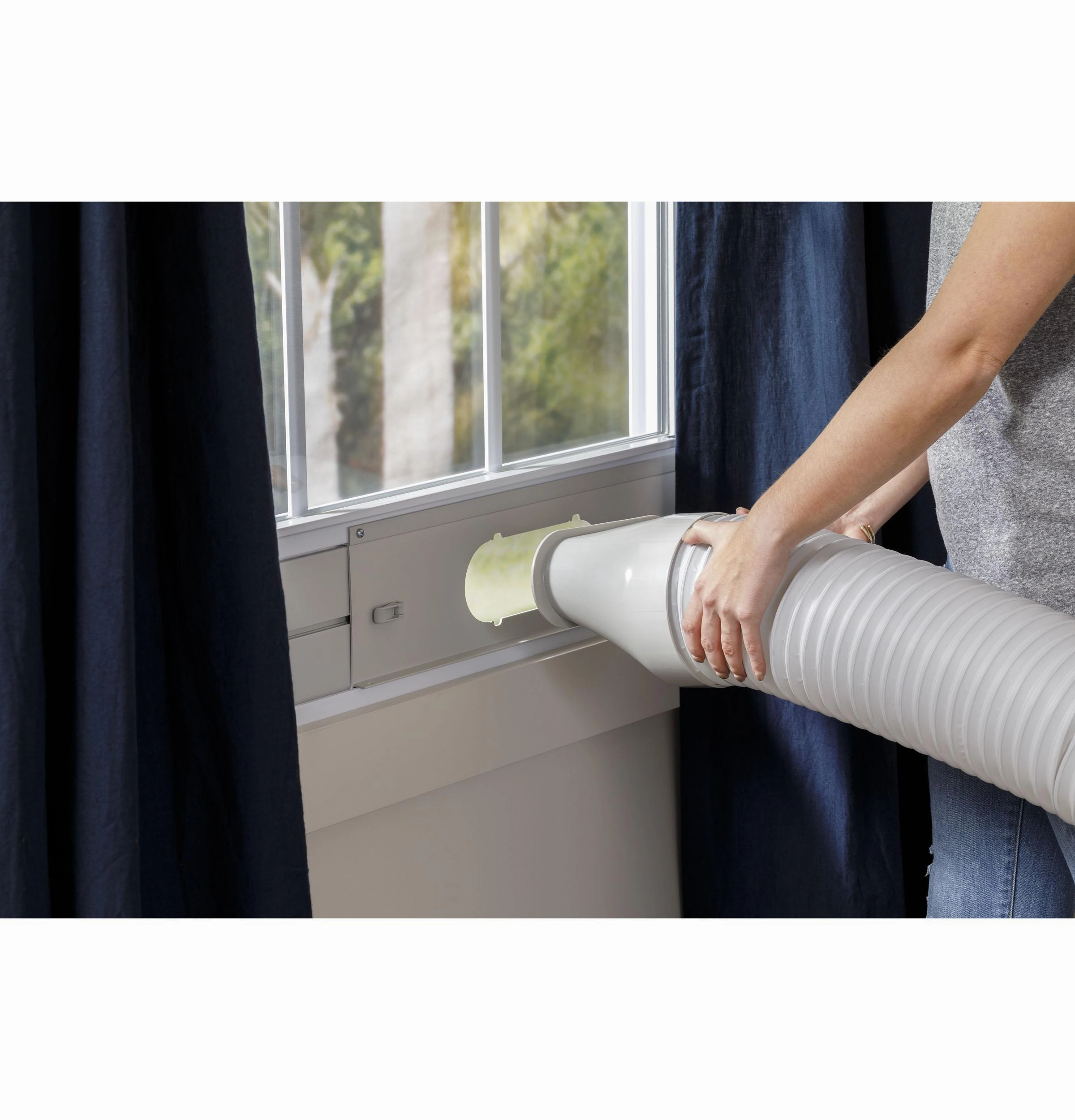 Ge Appliances APCA14YBMW Ge 14,000 Btu Portable Air Conditioner For Medium Rooms Up To 550 Sq Ft. (9,850 Btu Sacc)