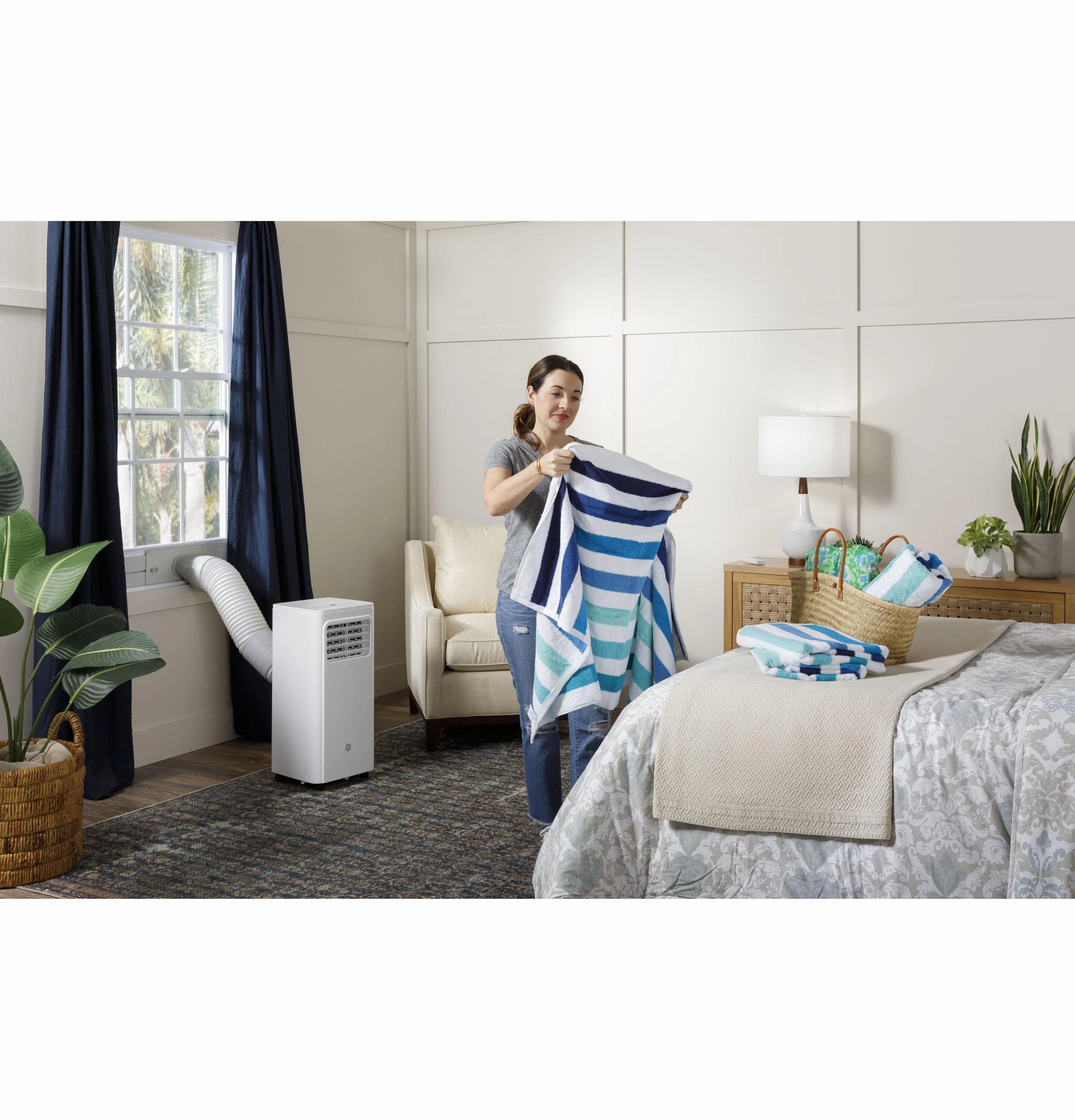 Ge Appliances APFA10YBMW Ge 9,000 Btu Portable Air Conditioner For Small Rooms Up To 250 Sq Ft. (6,250 Btu Sacc)