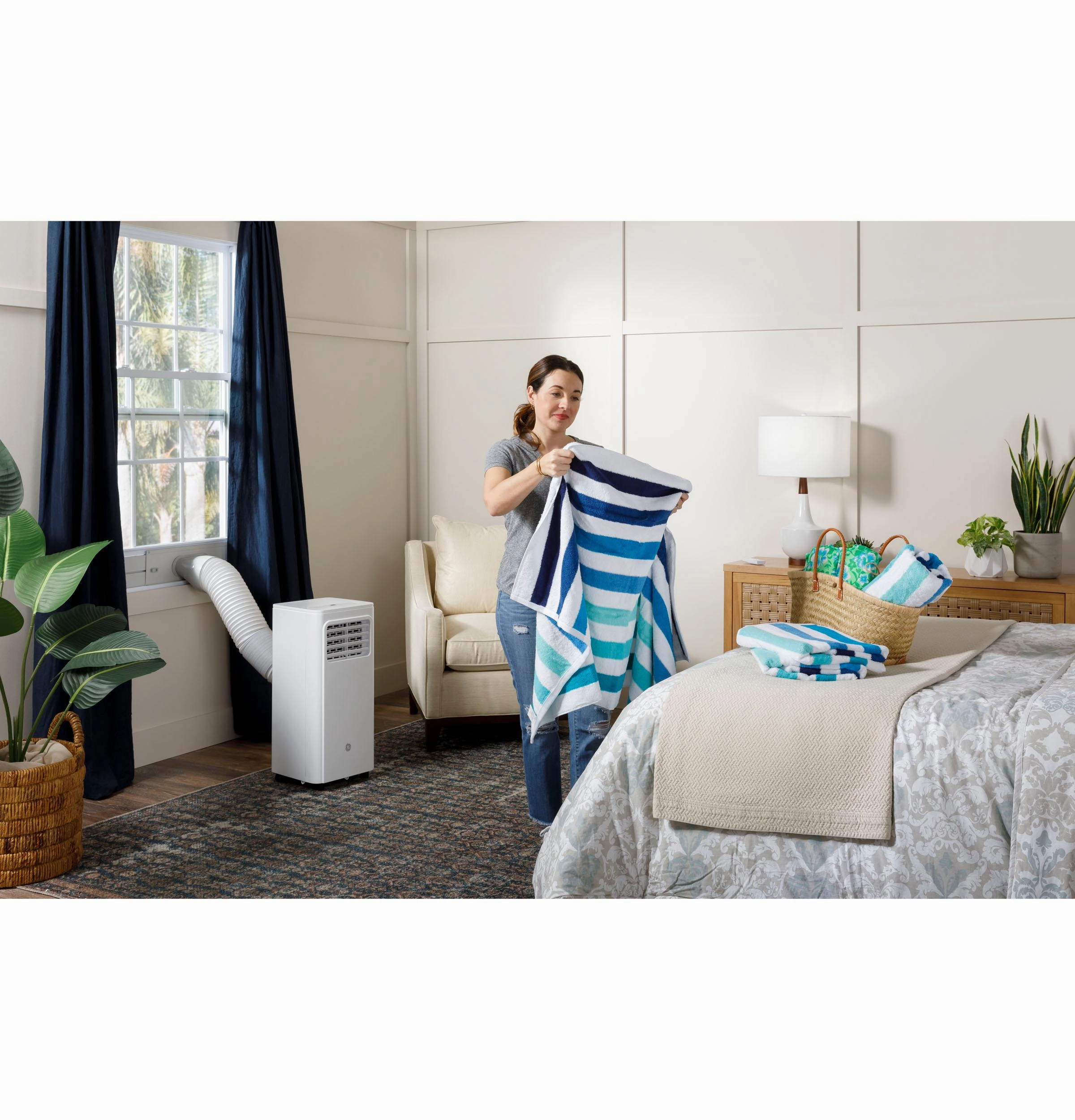 Ge Appliances APMS06BWF Ge 6,000 Btu Doe Portable Air Conditioner For Small Rooms Up To 250 Sq. Ft.