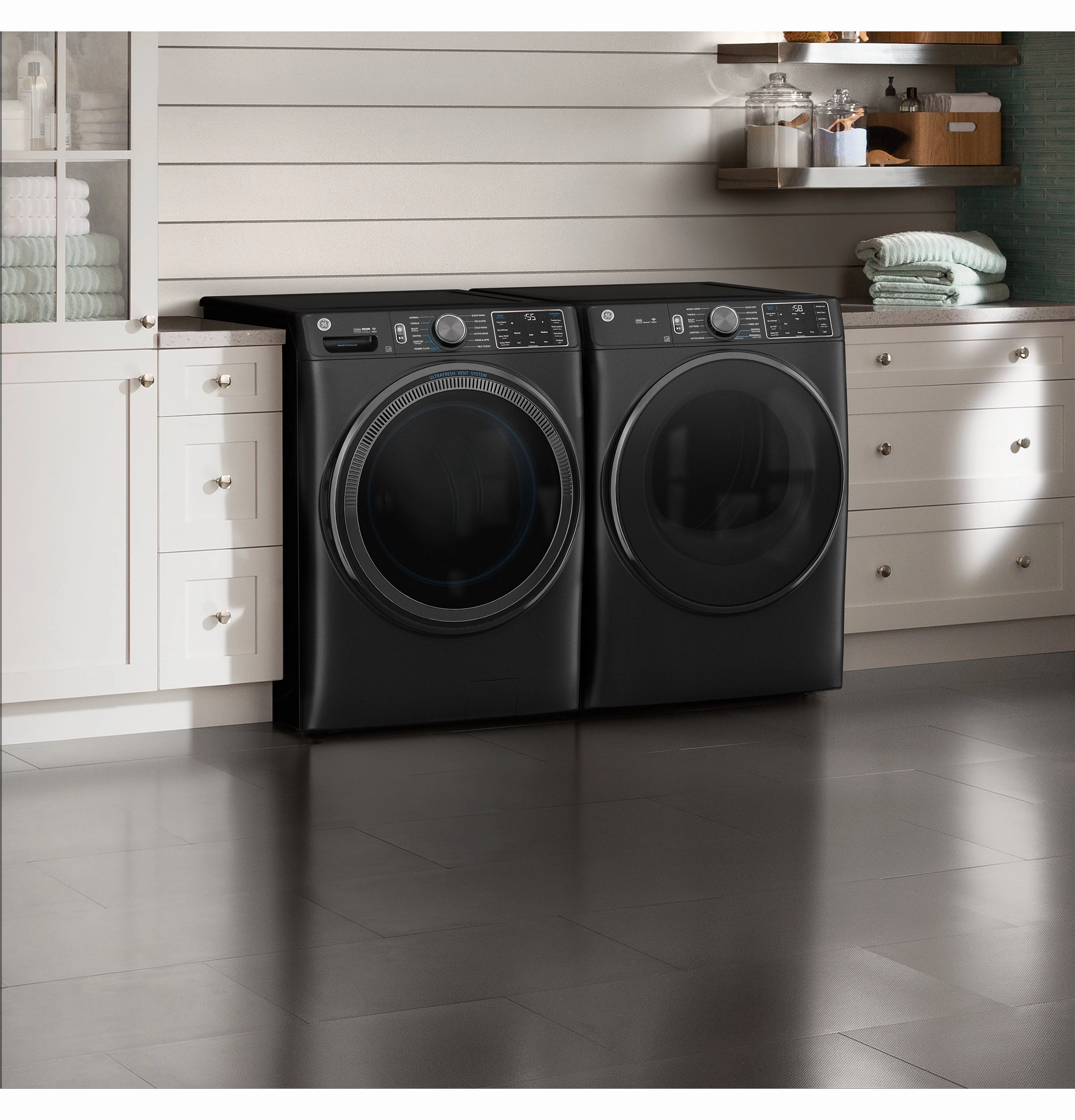 GE(R) ENERGY STAR(R) 7.8 cu. ft. Capacity Smart Front Load Gas Dryer with Steam and Sanitize Cycle - (GFD65GSPVDS)