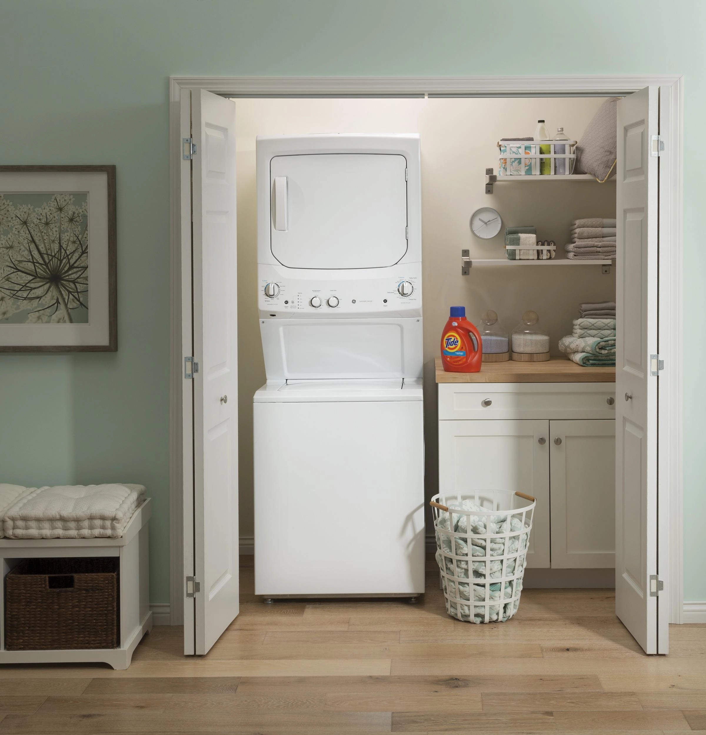 GE Unitized Spacemaker(R) 3.8 cu. ft. Capacity Washer with Stainless Steel Basket and 5.9 cu. ft. Capacity Gas Dryer - (GUD27GSSMWW)