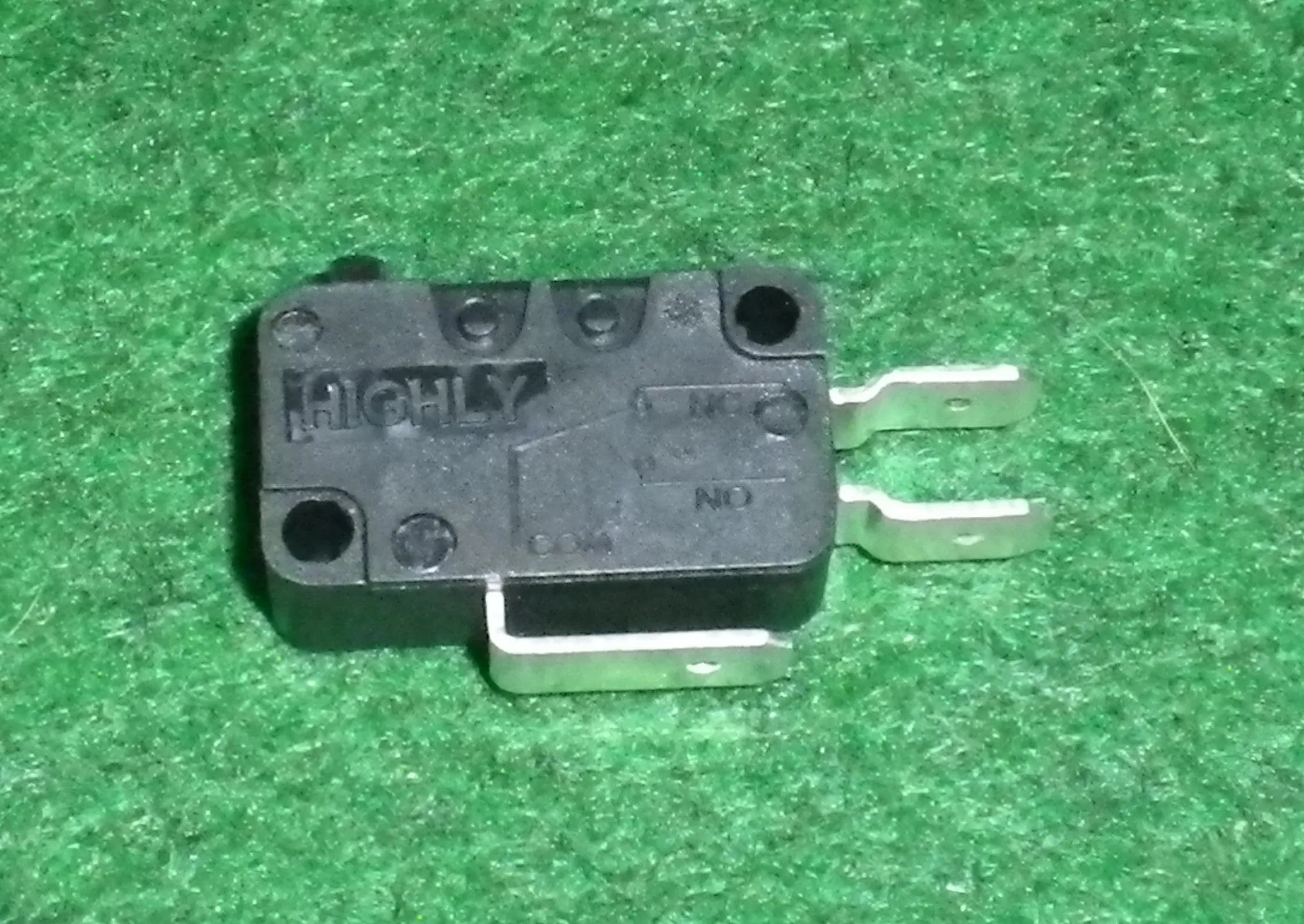 General Purpose SPDT Microswitch with 6.4mm Spade Terminals - Part # MS106