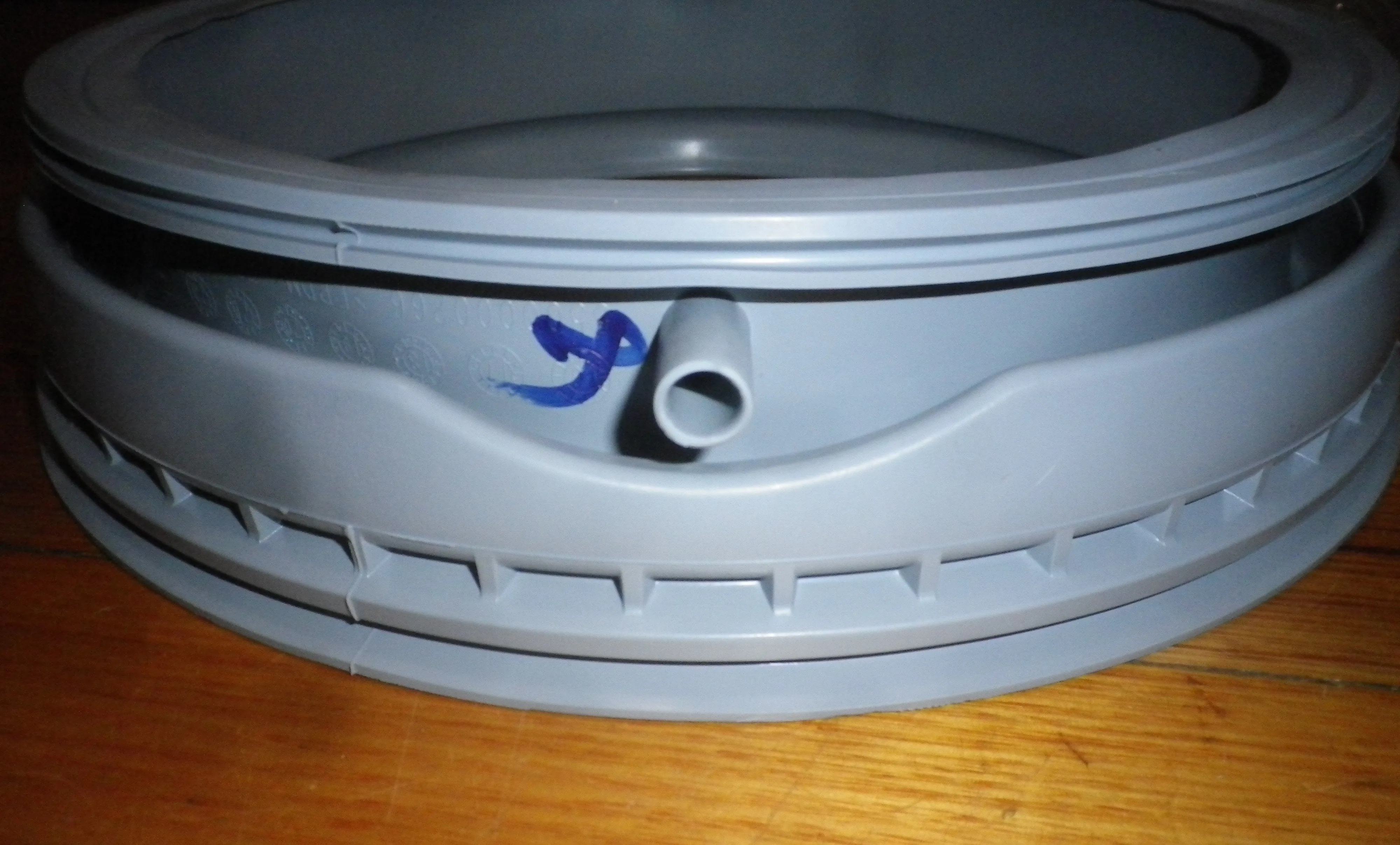Genuine Bosch Front Load Washer Large Door Gasket with Drain Tube Part # 706276