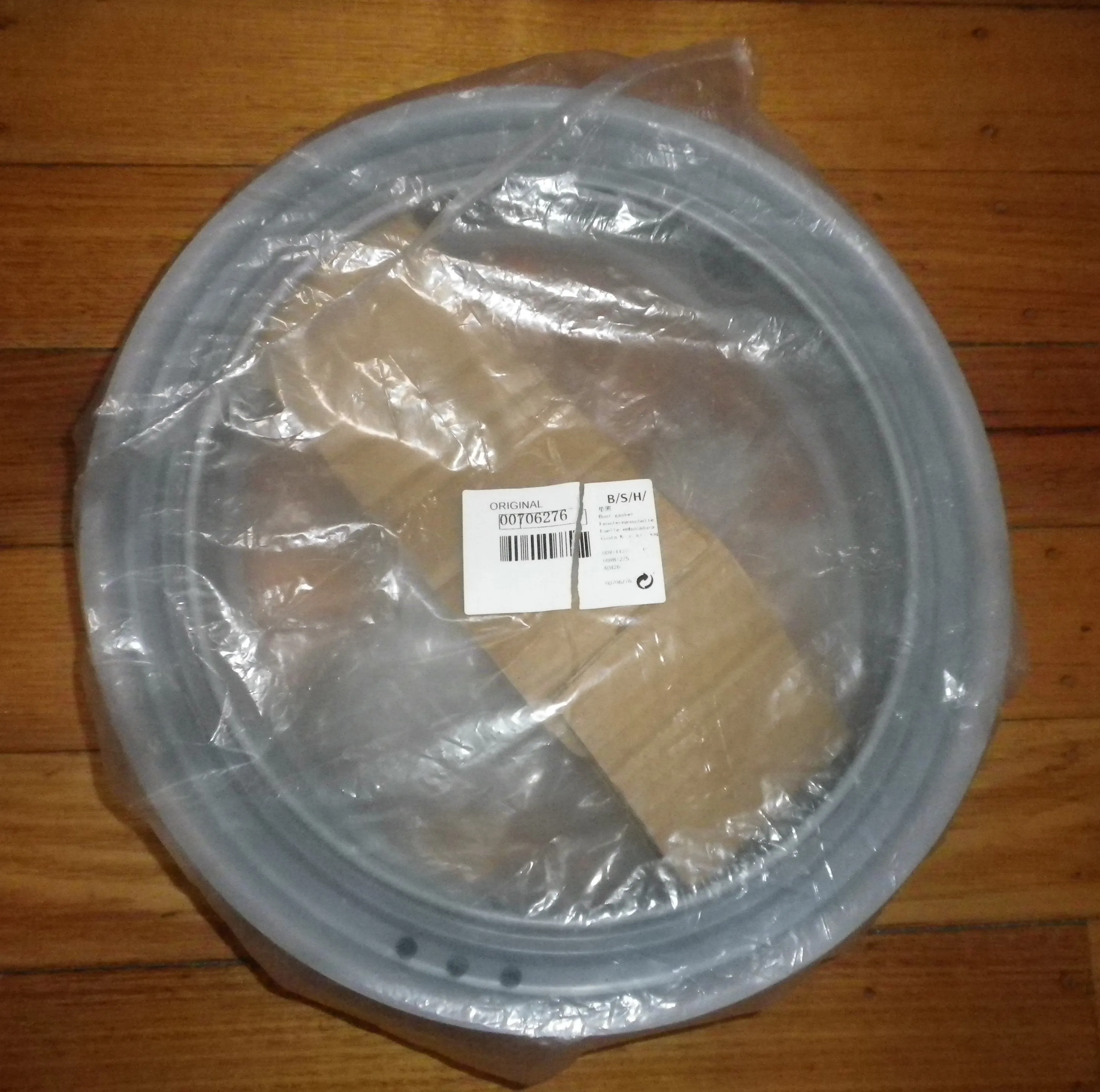 Genuine Bosch Front Load Washer Large Door Gasket with Drain Tube Part # 706276