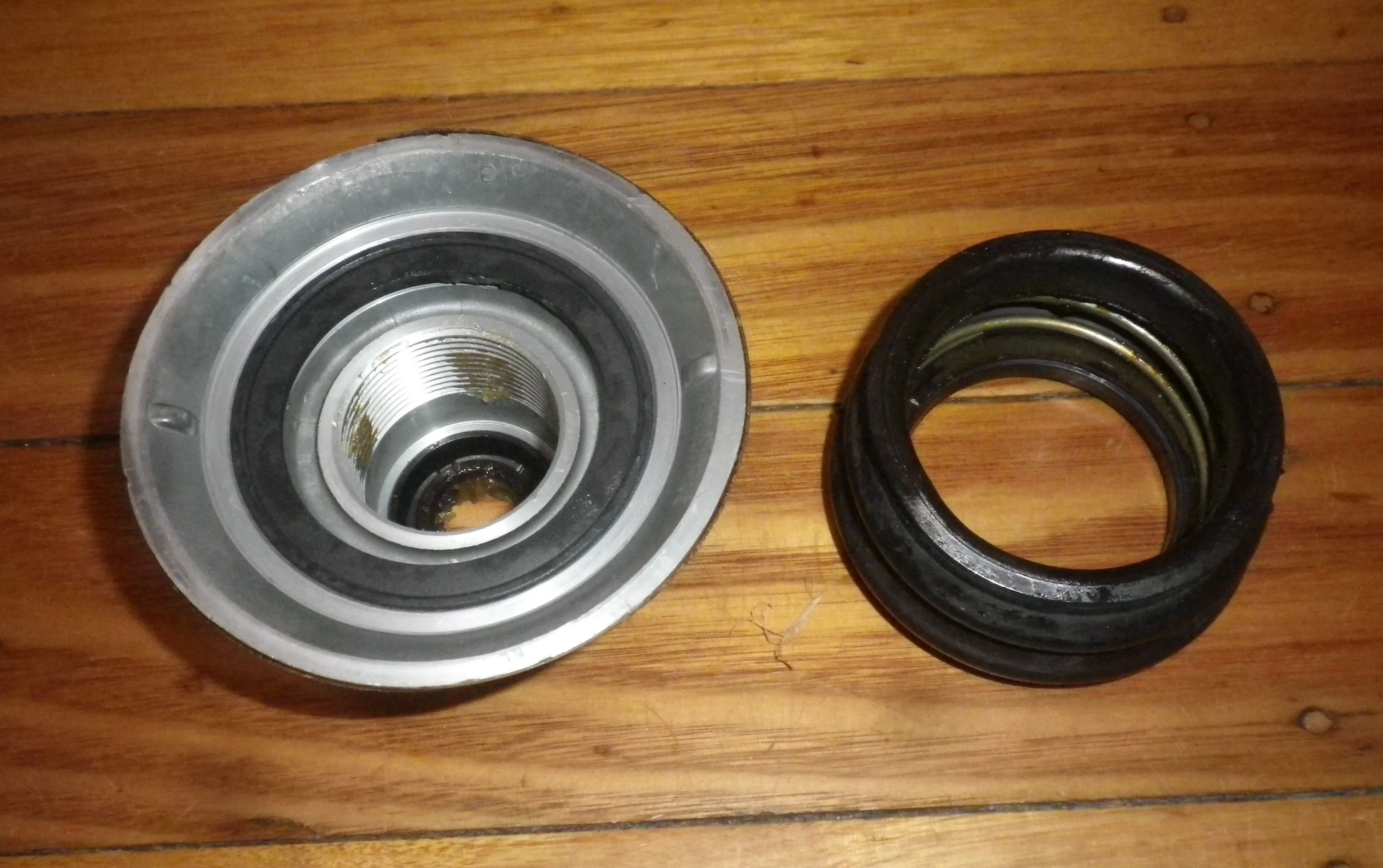 Genuine Maytag Mounting Stem & Seal Kit - Part # 62095720, 22204012