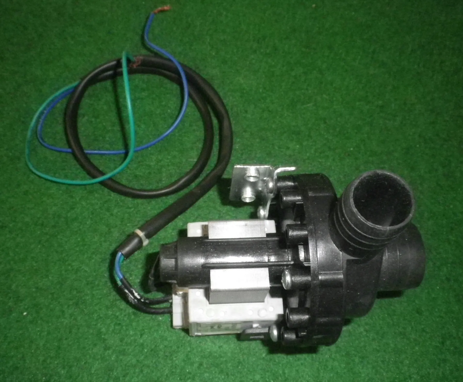 Haier Magnetic Pump Motor with Flyleads - Part No. UNI284, H0034000110