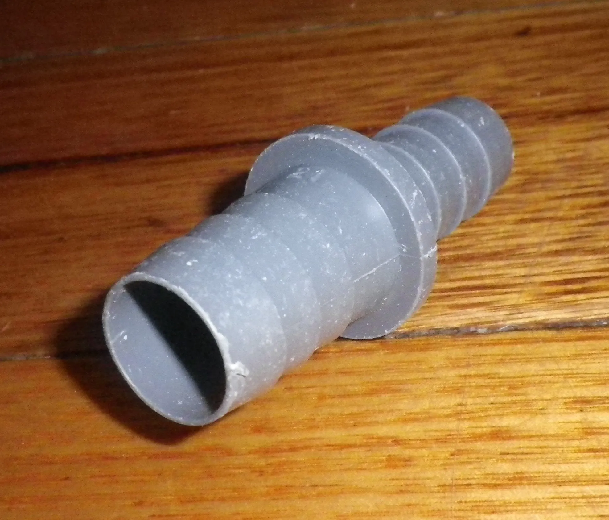 Hose Reducing Joiner / Connector 21mm to 17mm - Part # W048F