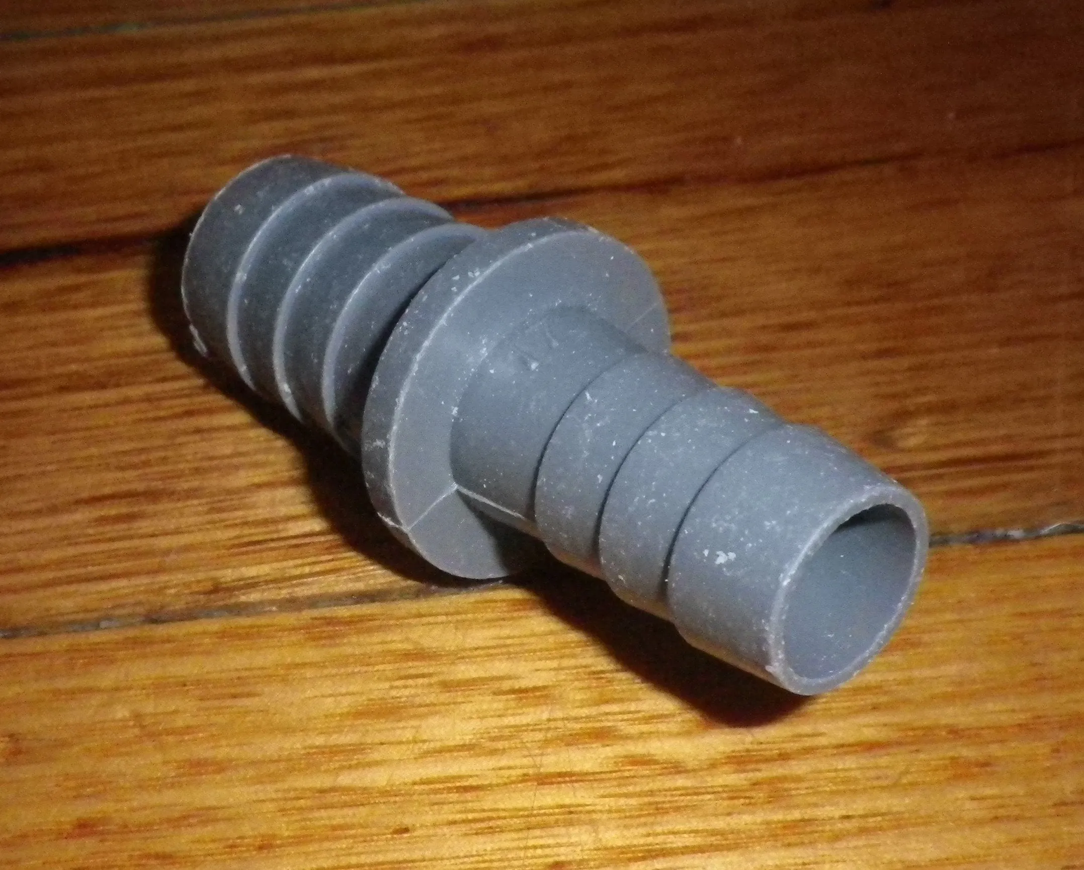 Hose Reducing Joiner / Connector 21mm to 17mm - Part # W048F