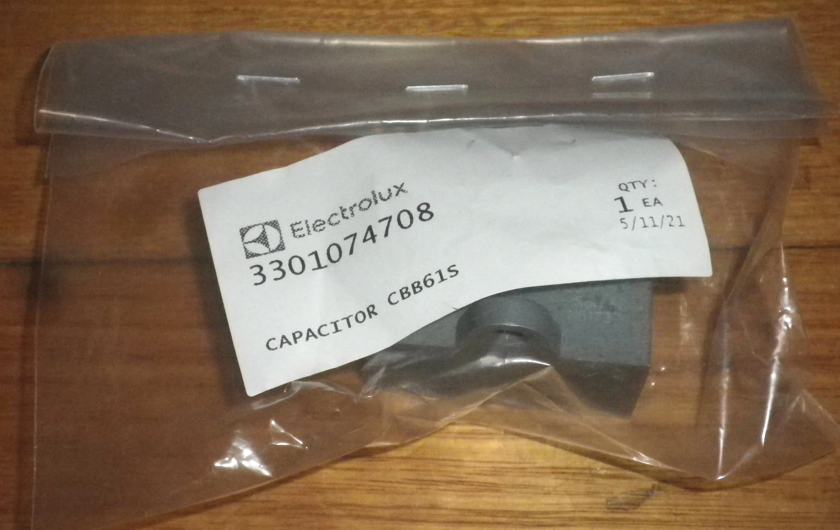 Kelvinator 7uF 450Volt CBB61S Motor Start/Run Capacitor - Part # 4055431599