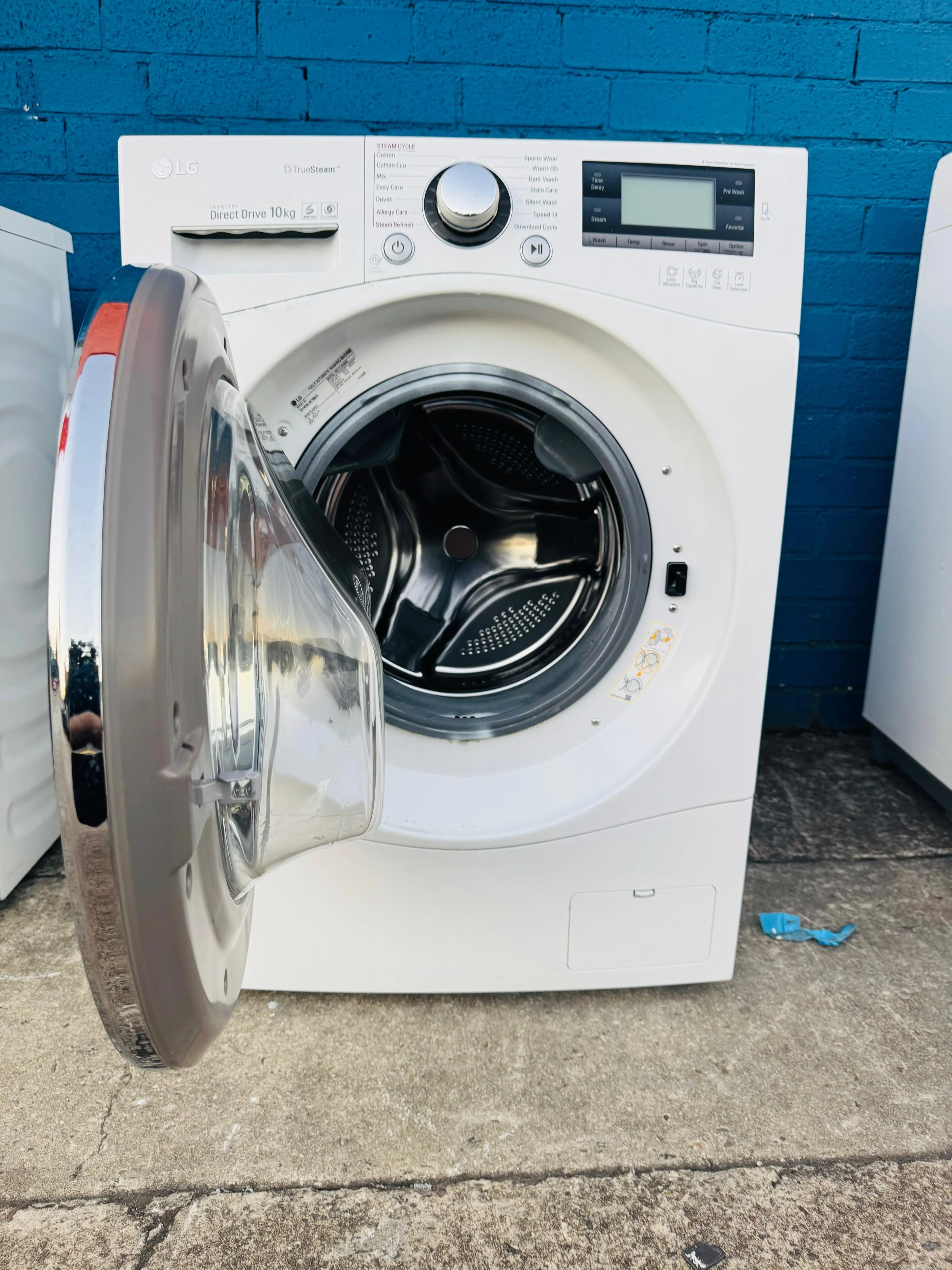 **LG 10 KGS FRONT LOADER WASHING MACHINE**