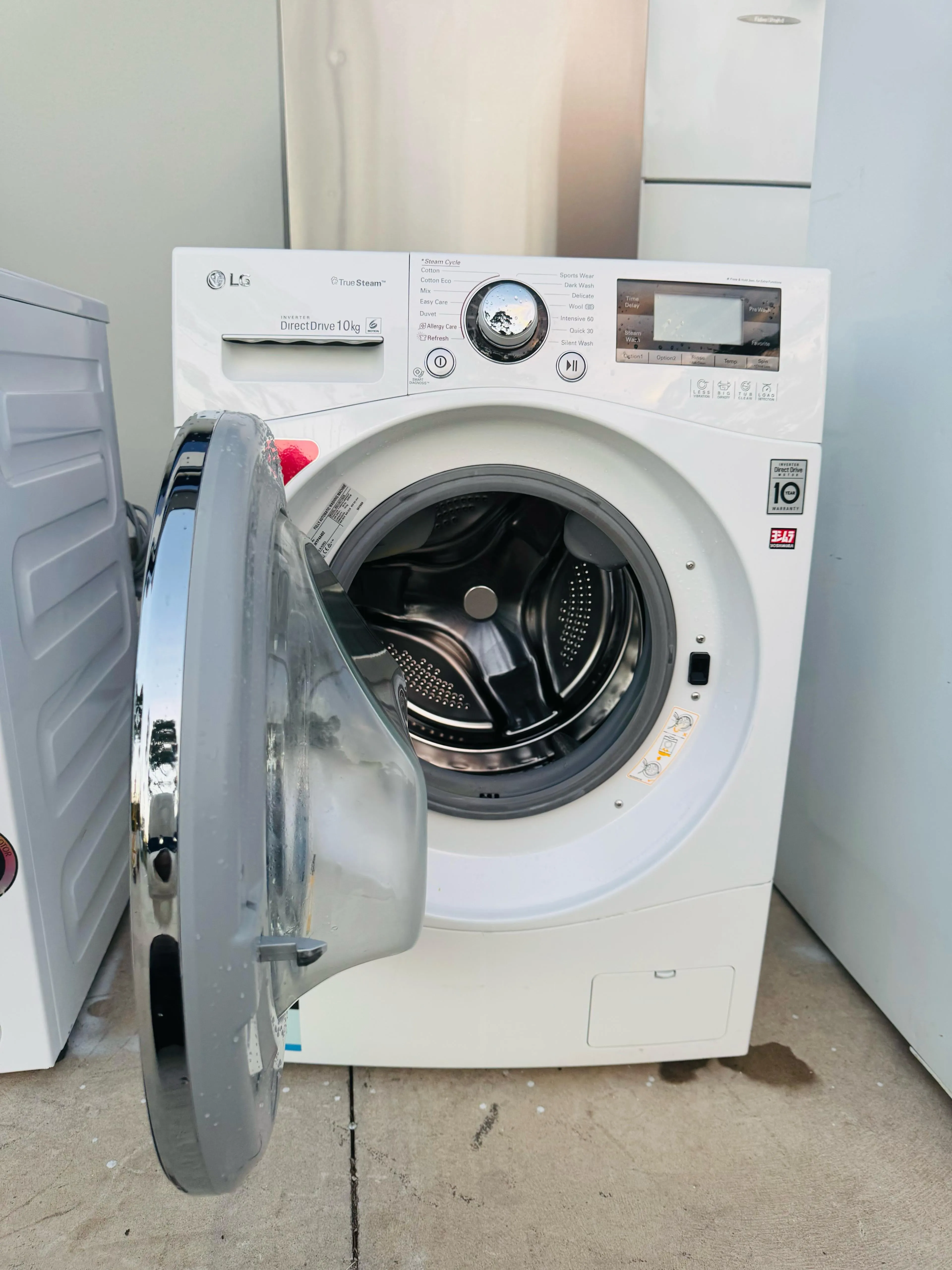 **LG 10 KGS FRONT LOADER WASHING MACHINE**