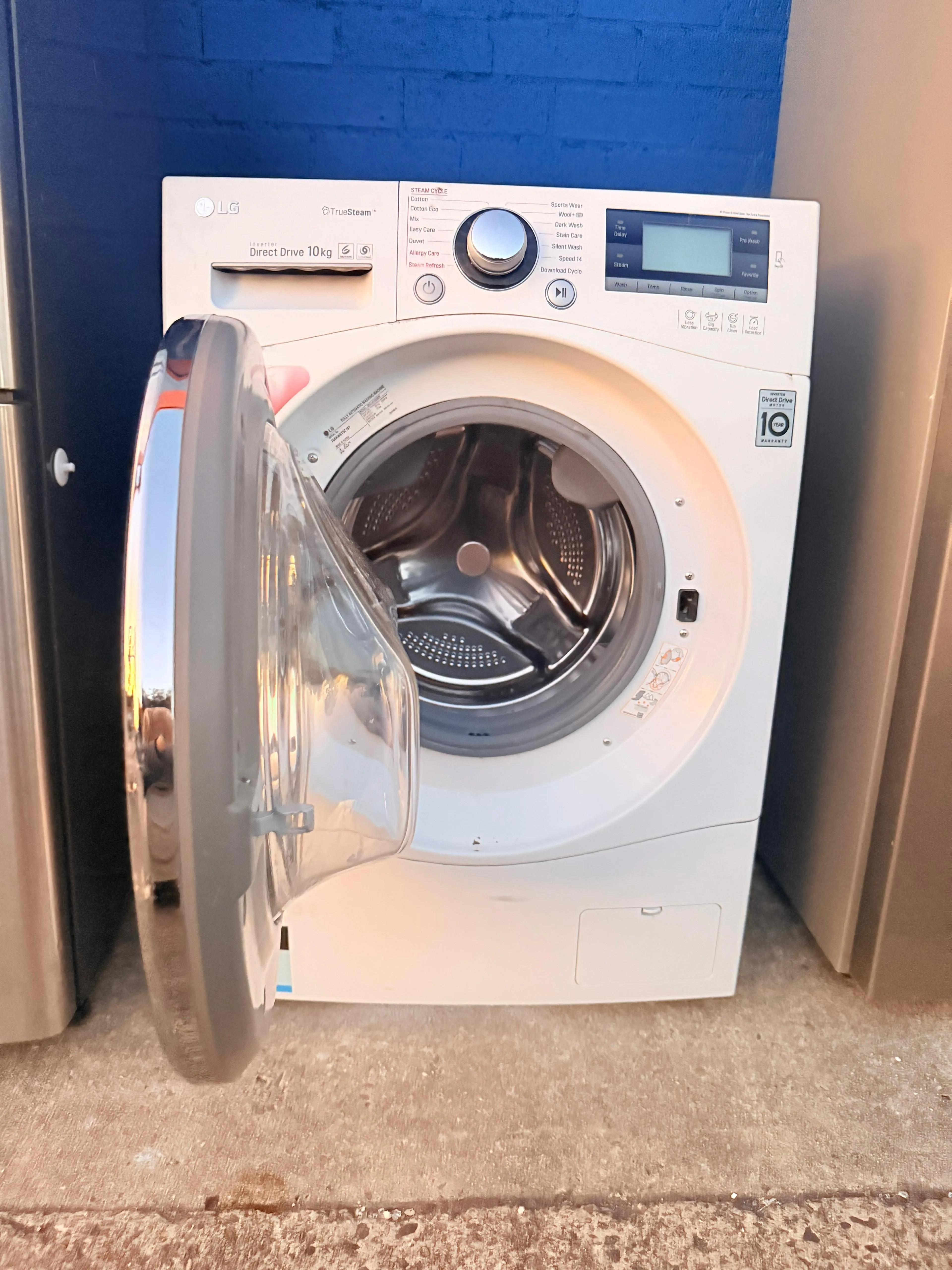 **LG 10 KGS FRONT LOADER WASHING MACHINE**