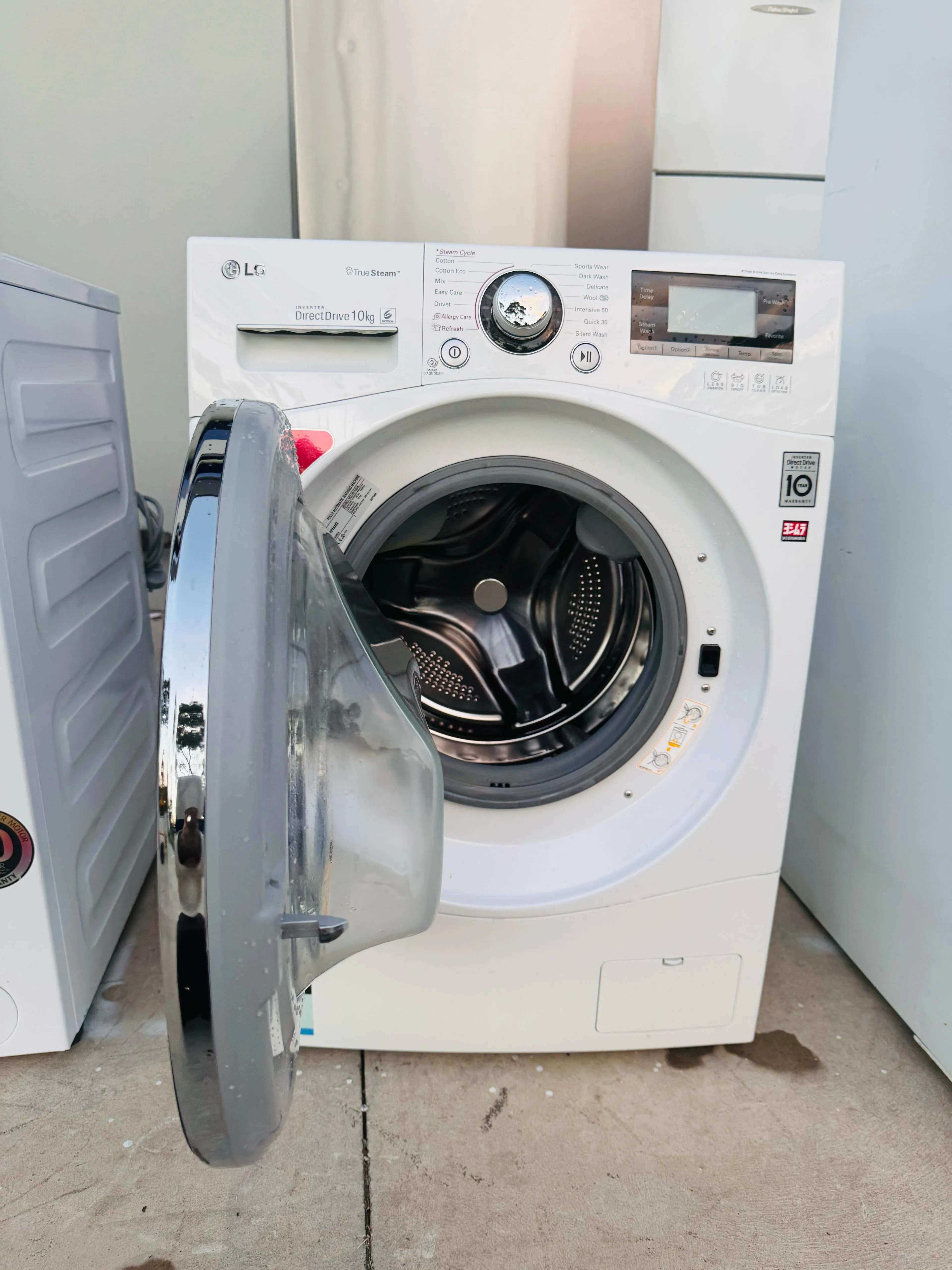**LG 10 KGS FRONT LOADER WASHING MACHINE**