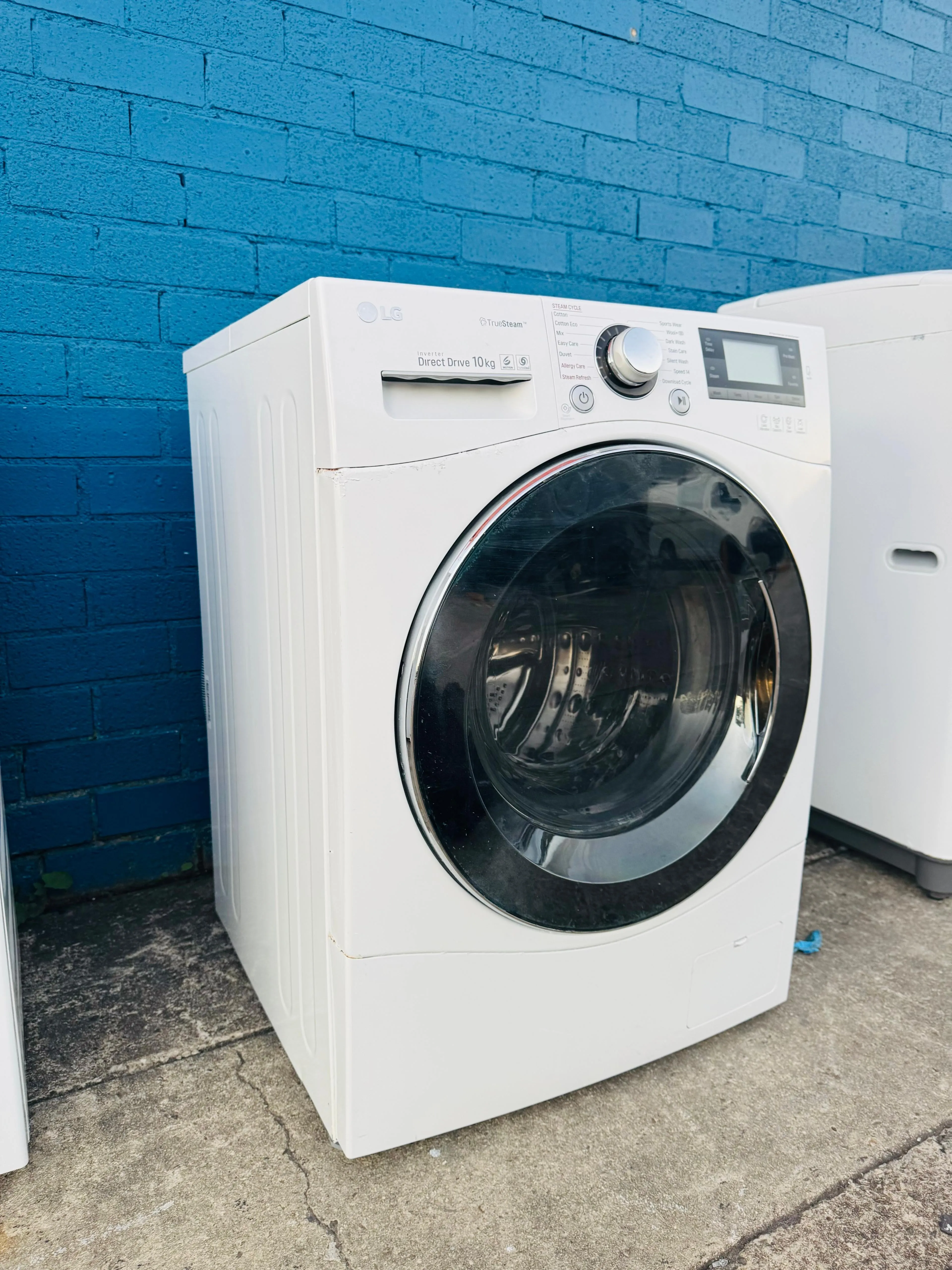 **LG 10 KGS FRONT LOADER WASHING MACHINE**