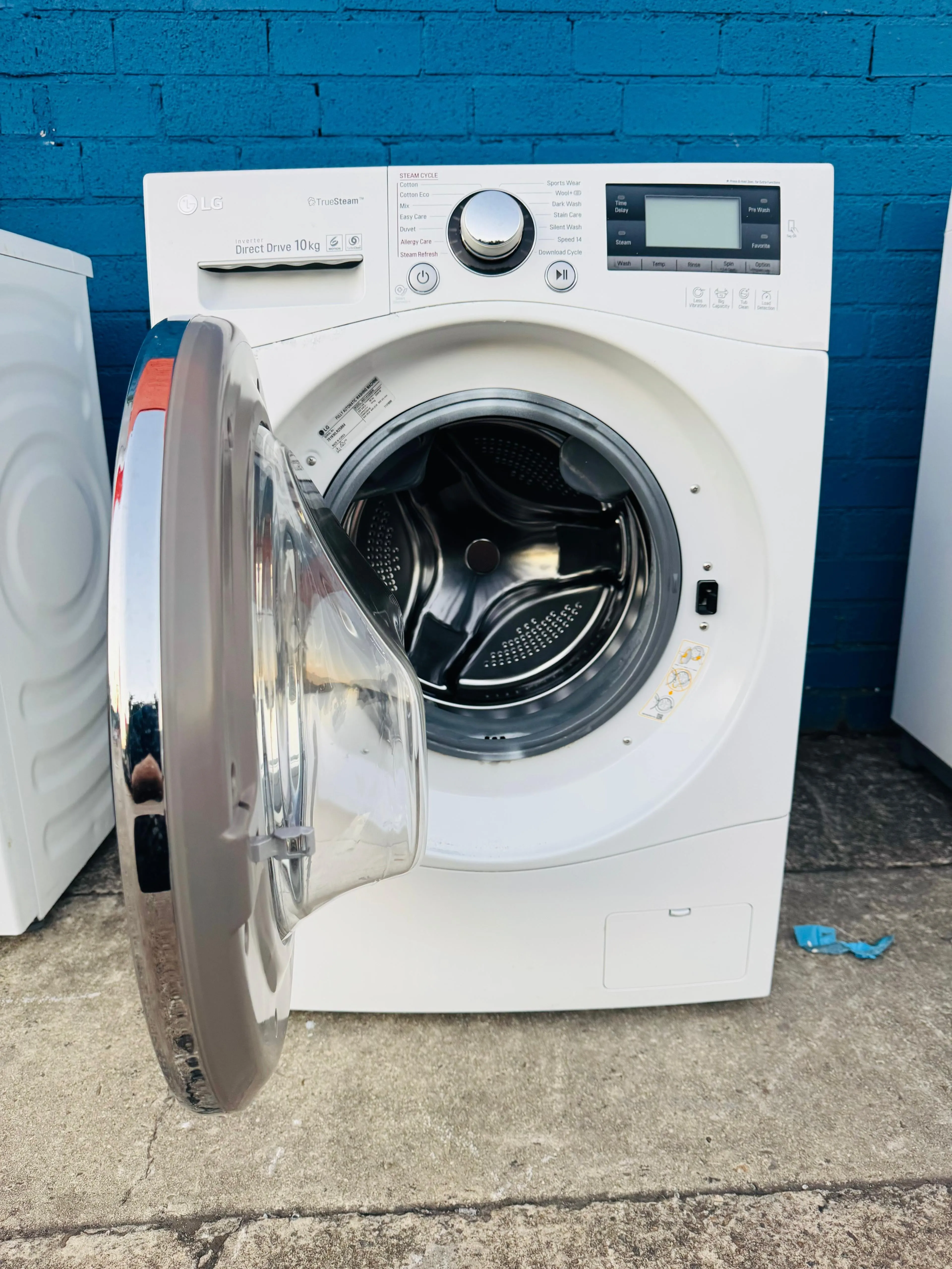 **LG 10 KGS FRONT LOADER WASHING MACHINE**