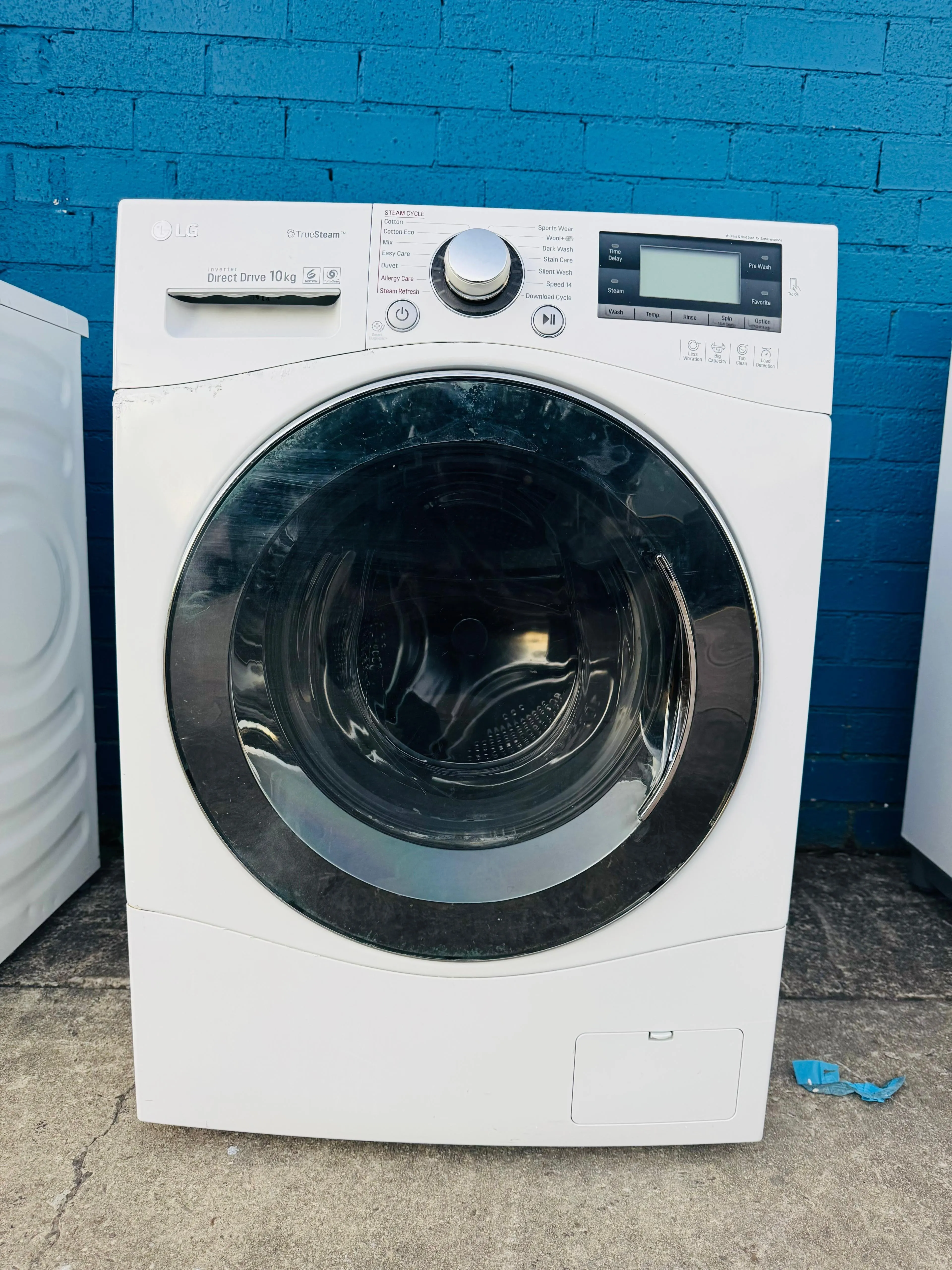 **LG 10 KGS FRONT LOADER WASHING MACHINE**