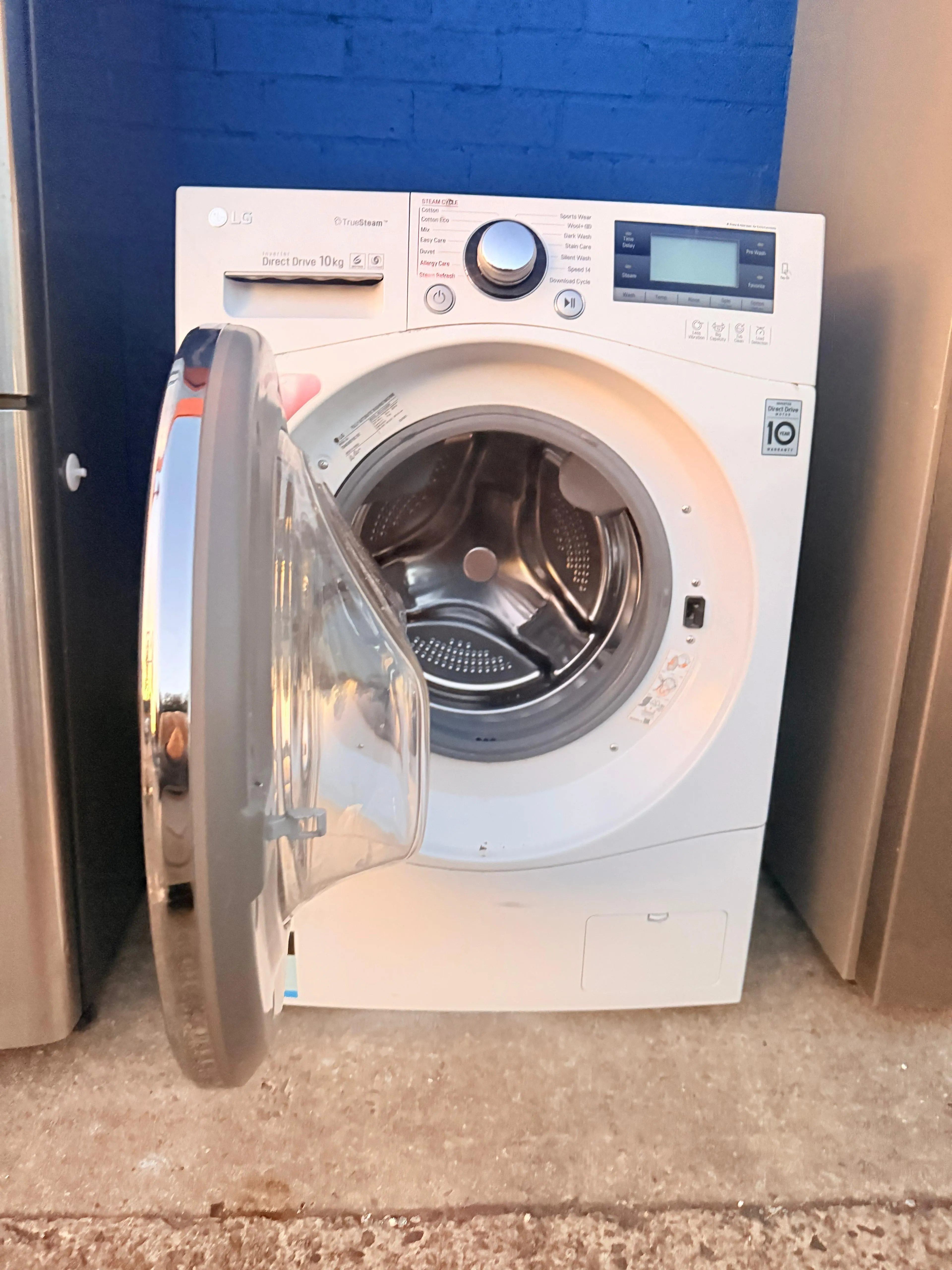 **LG 10 KGS FRONT LOADER WASHING MACHINE**
