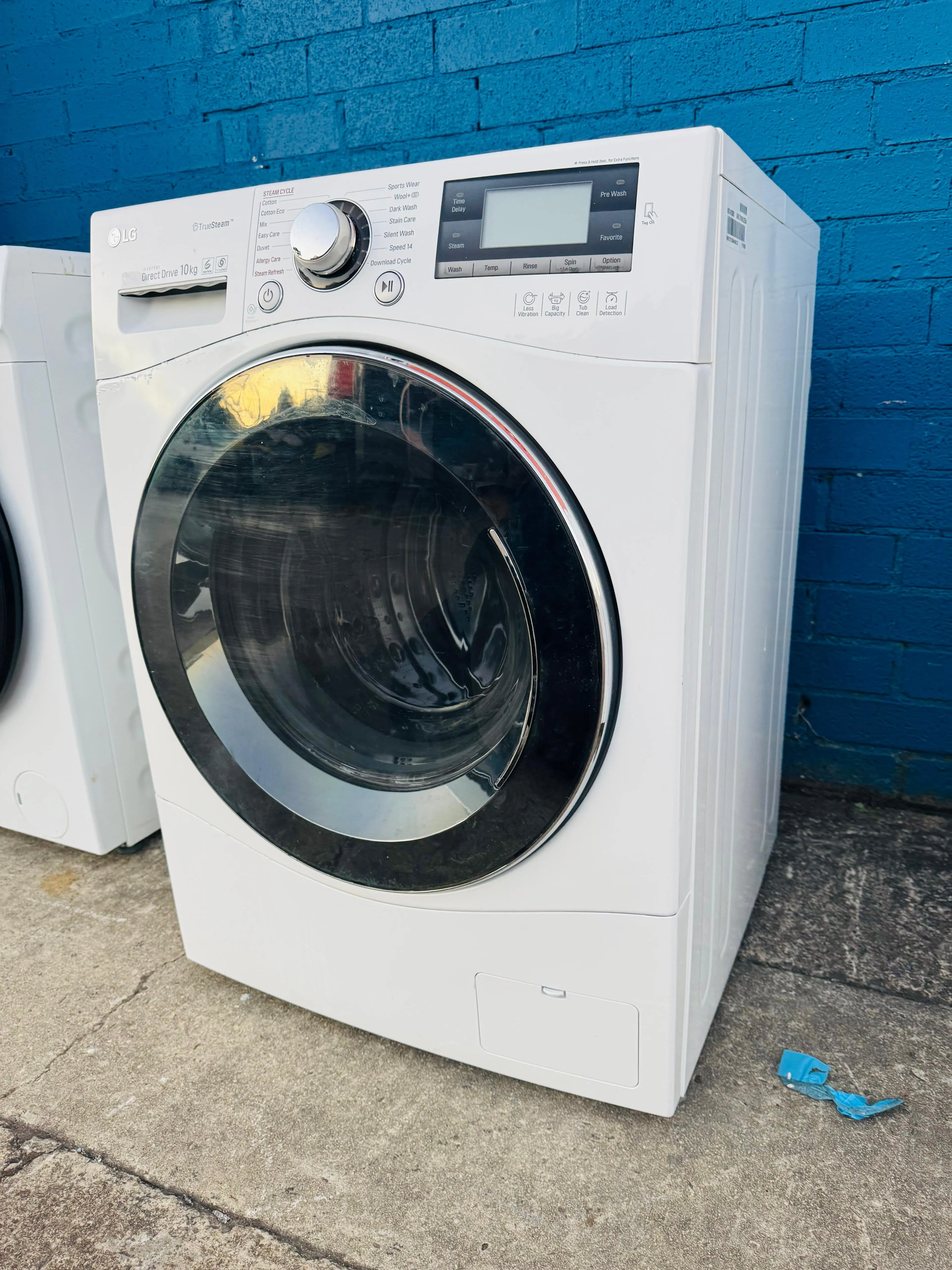 **LG 10 KGS FRONT LOADER WASHING MACHINE**