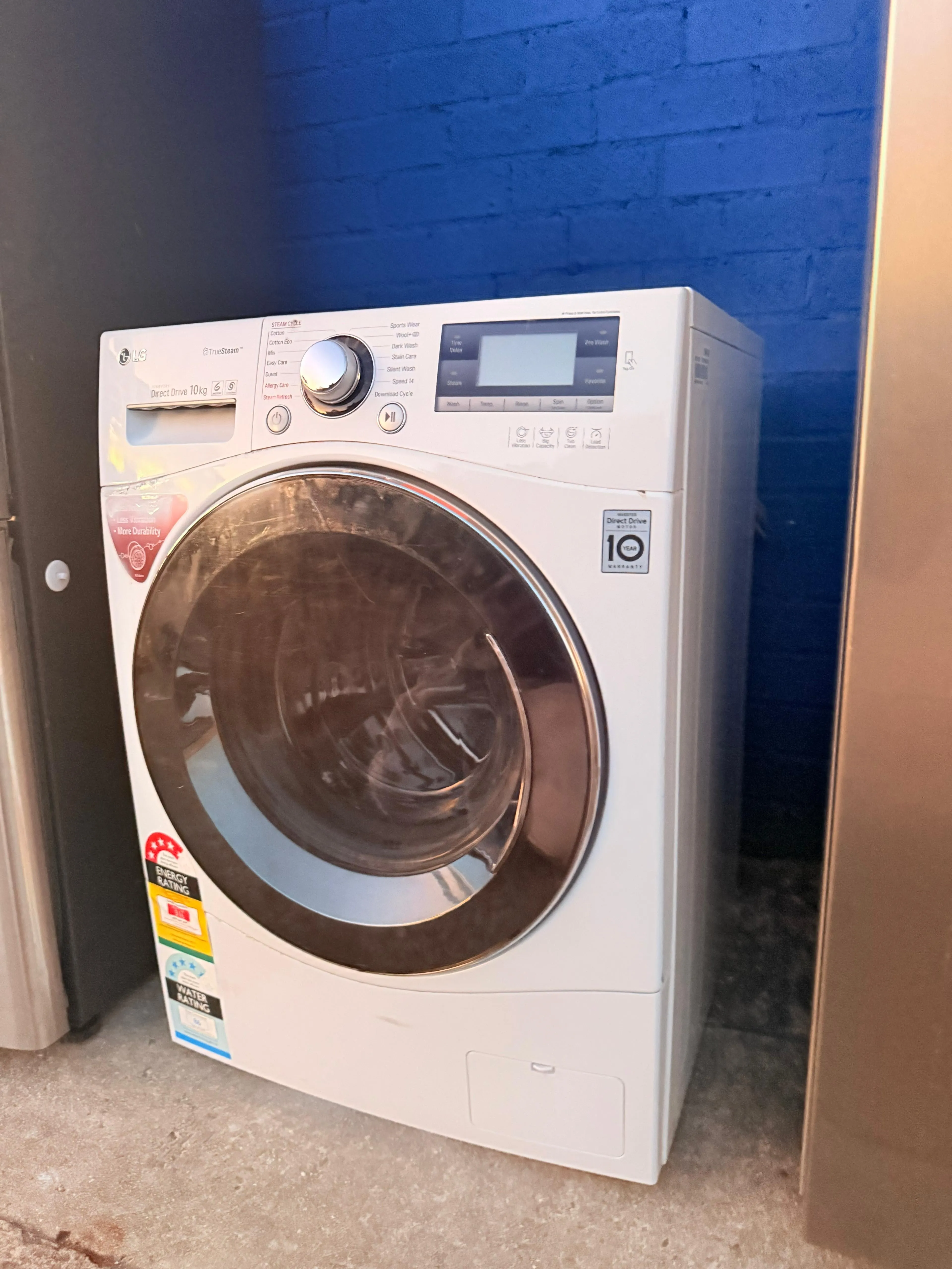 **LG 10 KGS FRONT LOADER WASHING MACHINE**