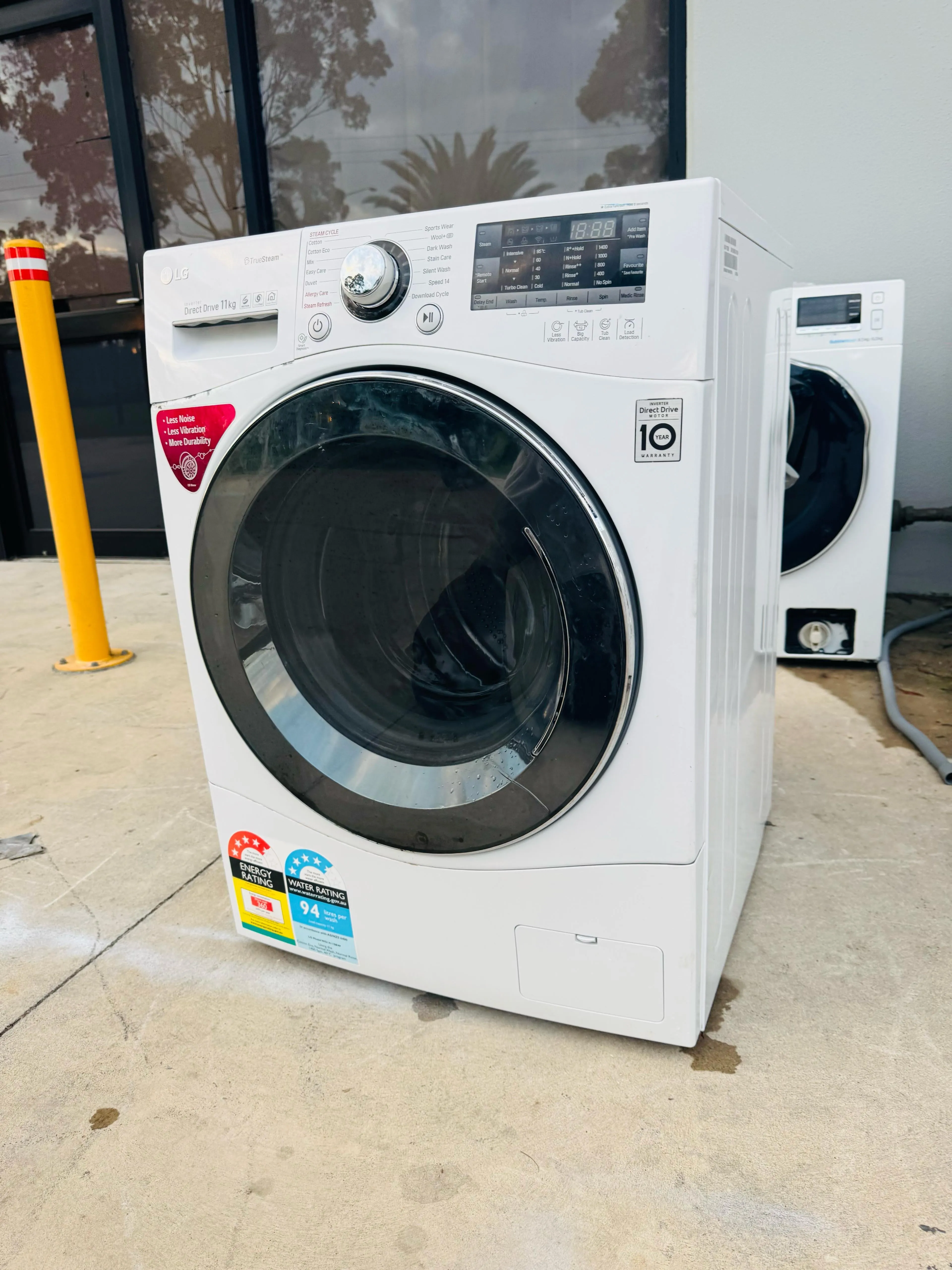 **LG 11 KGS FRONT LOADER WASHING MACHINE**