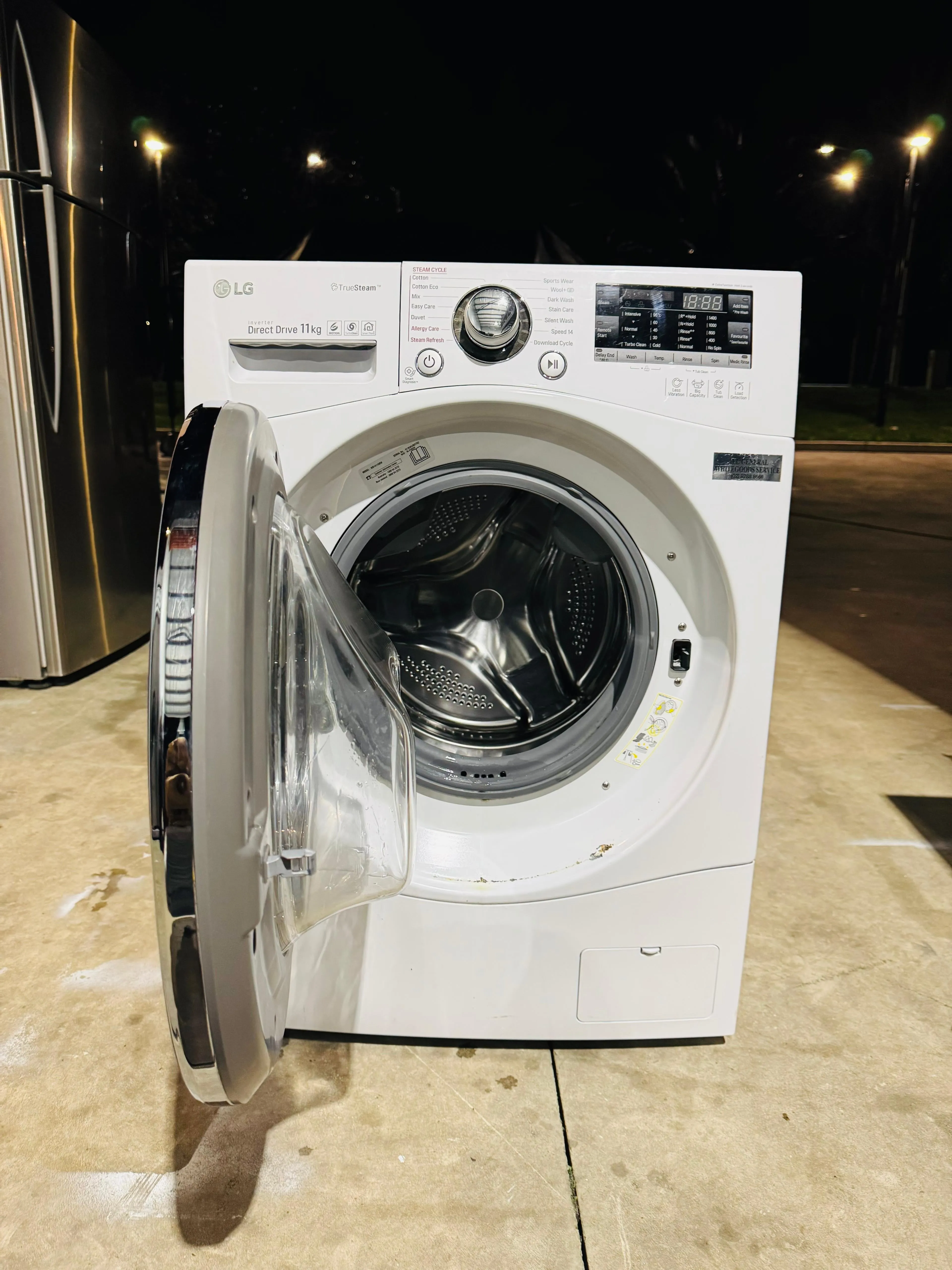 **LG 11 KGS FRONT LOADER WASHING MACHINE**