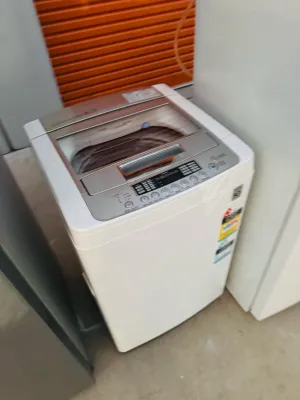 **LG 5.5KGS TOP LOADER WASHING MACHINE**