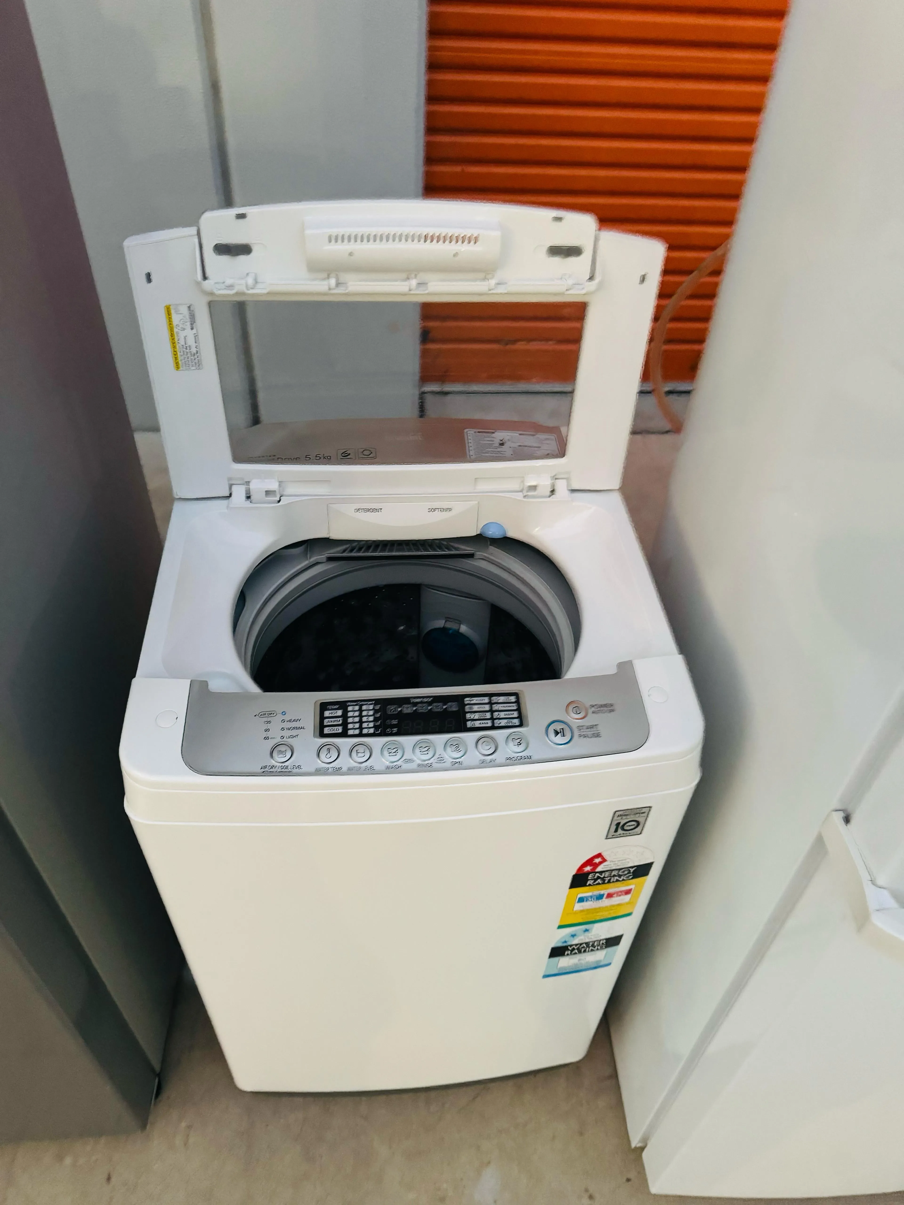 **LG 5.5KGS TOP LOADER WASHING MACHINE**