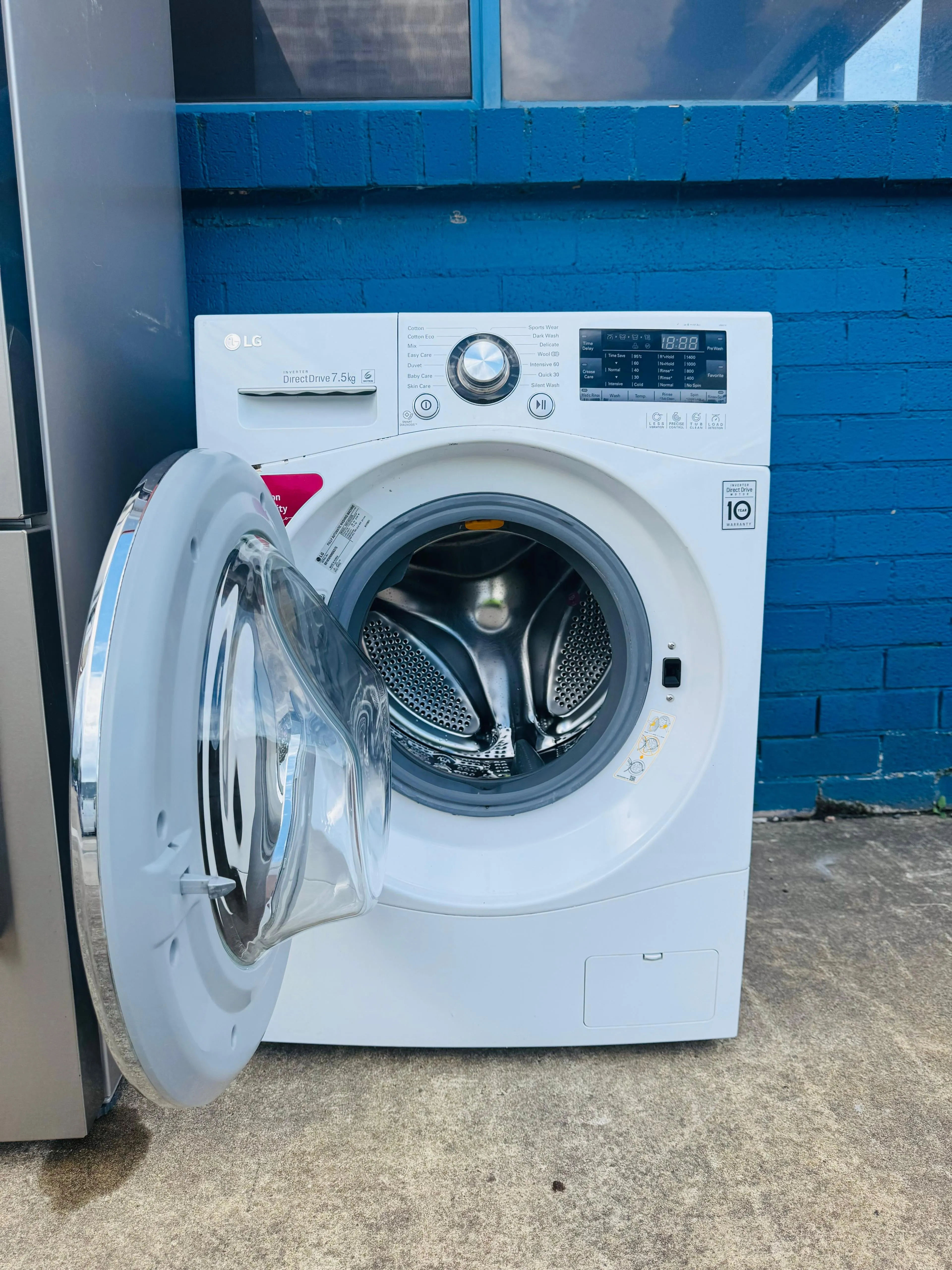 **LG 7.5KGS FRONT LOADER WASHING MACHINE**