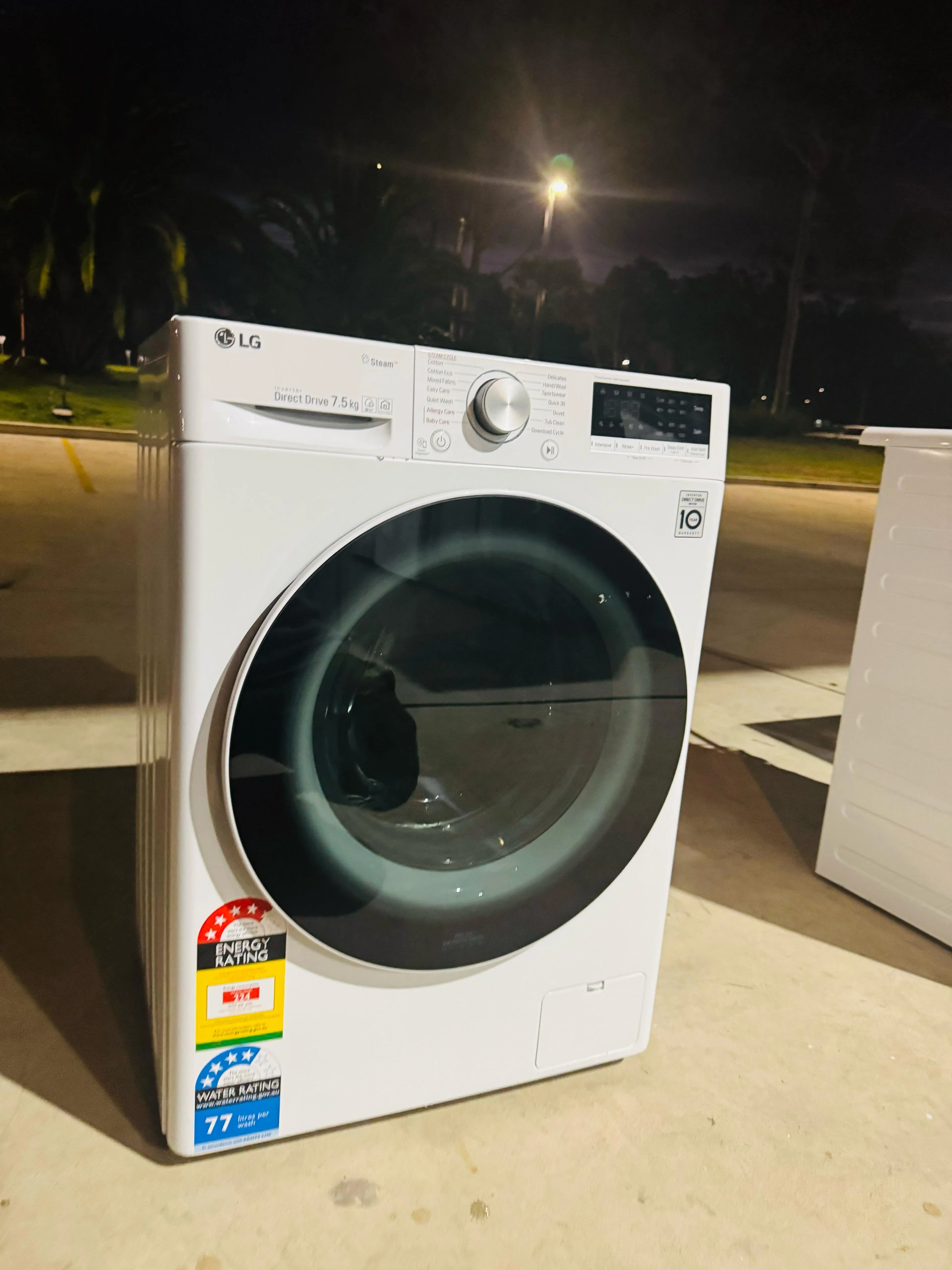 **LG 7.5KGS FRONT LOADER WASHING MACHINE**