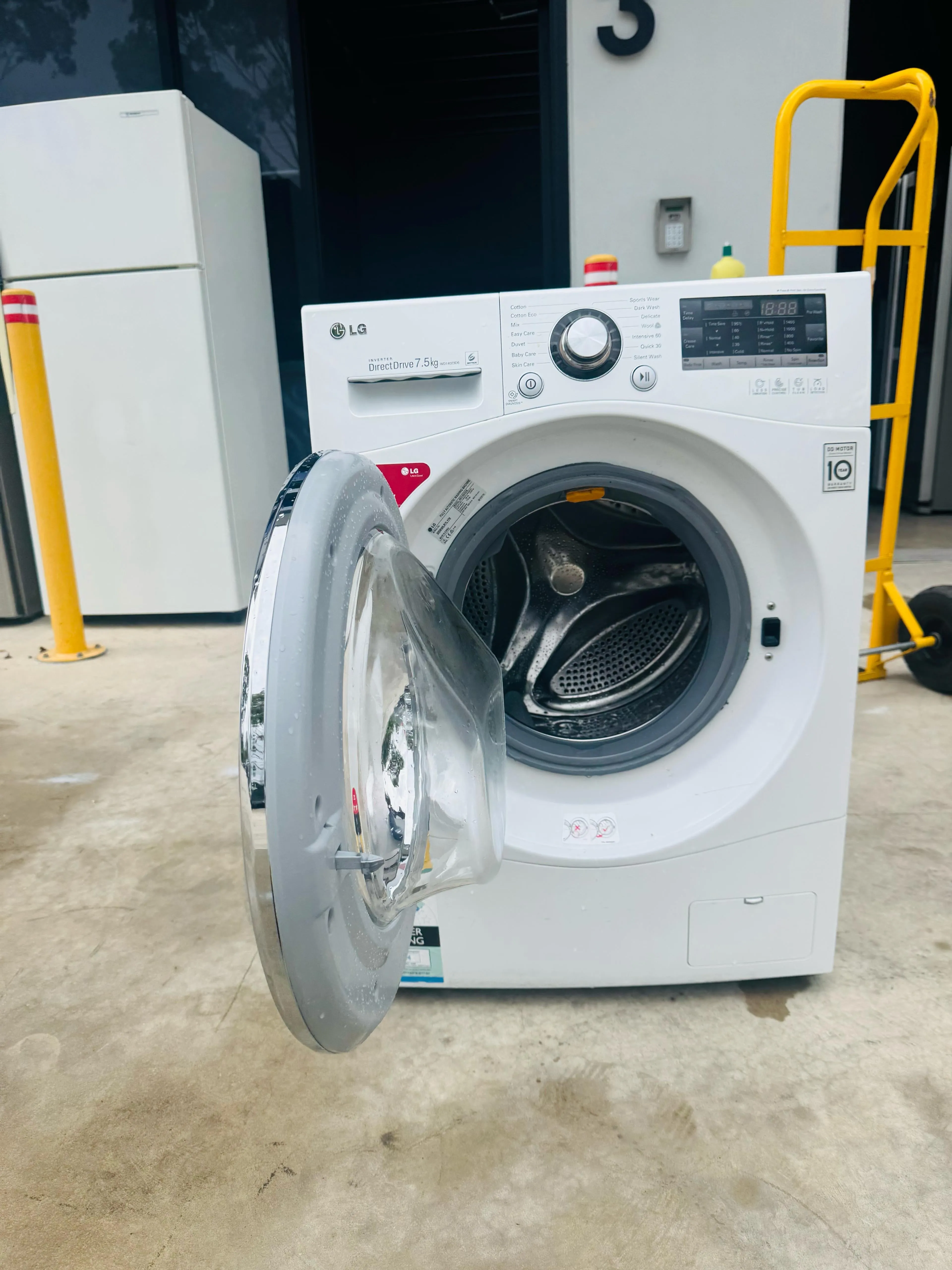 **LG 7.5KGS FRONT LOADER WASHING MACHINE**