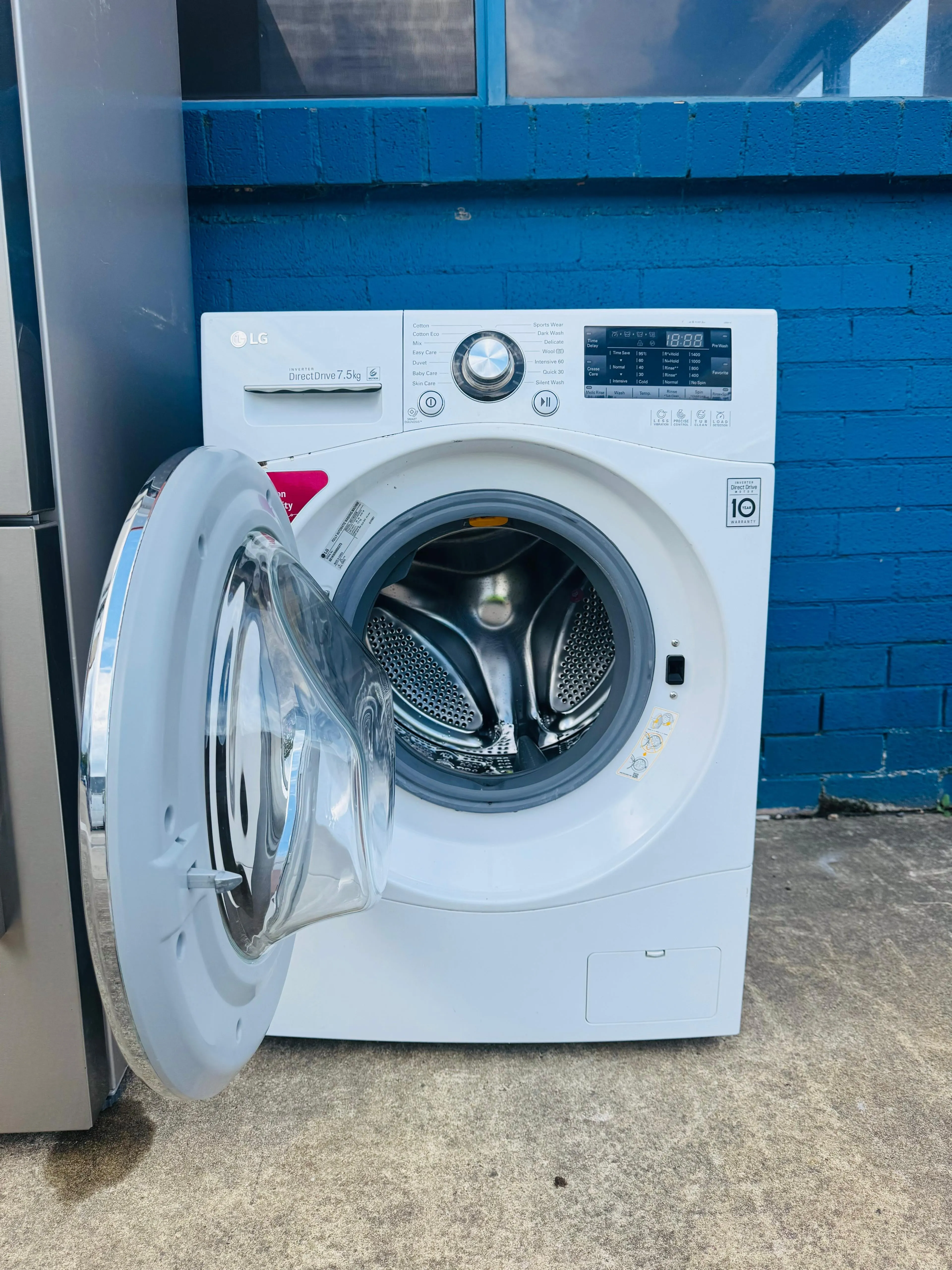 **LG 7.5KGS FRONT LOADER WASHING MACHINE**