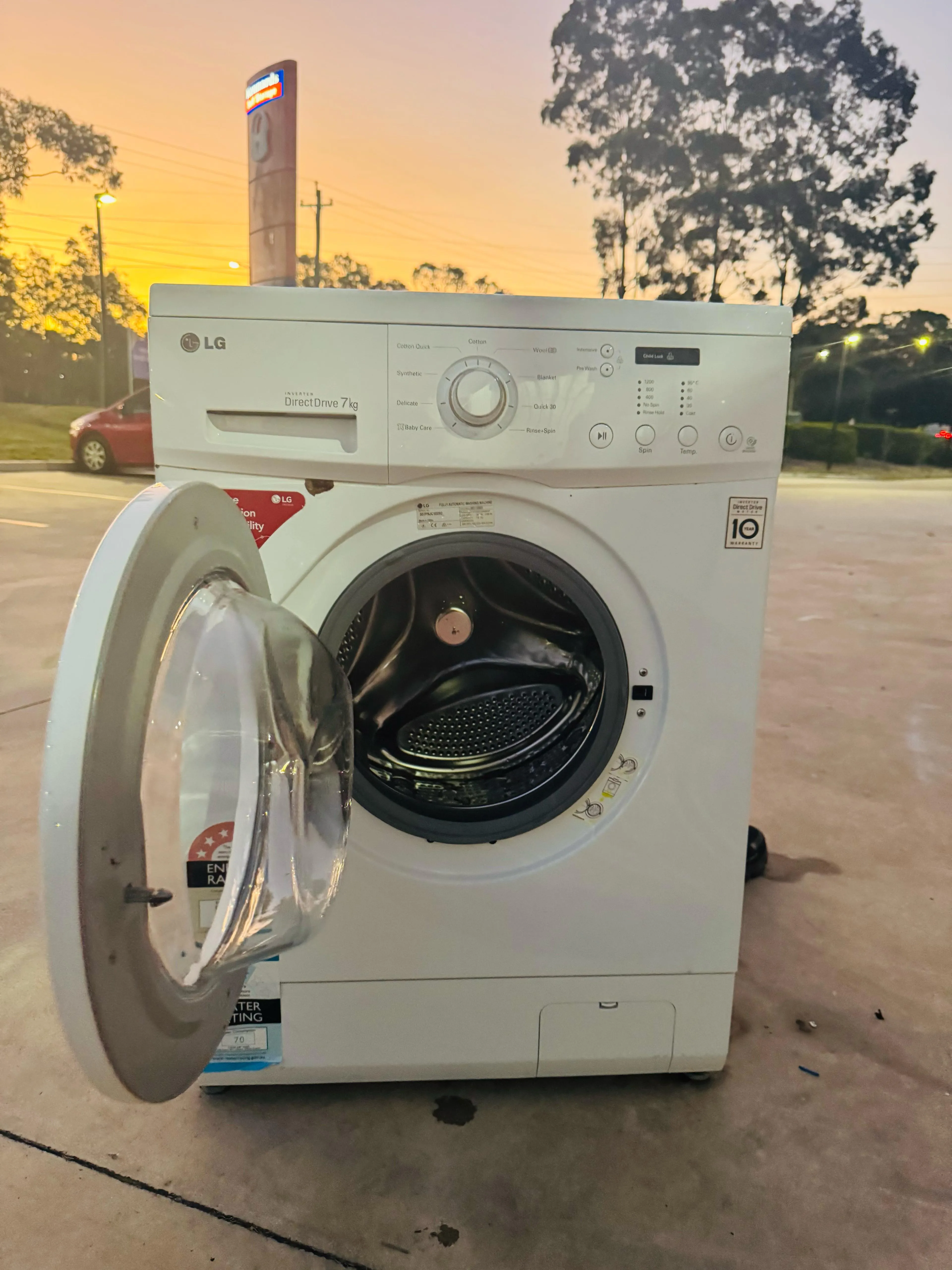 **LG 7KGS FRONT LOADER WASHING MACHINE** FREE DELIVERY