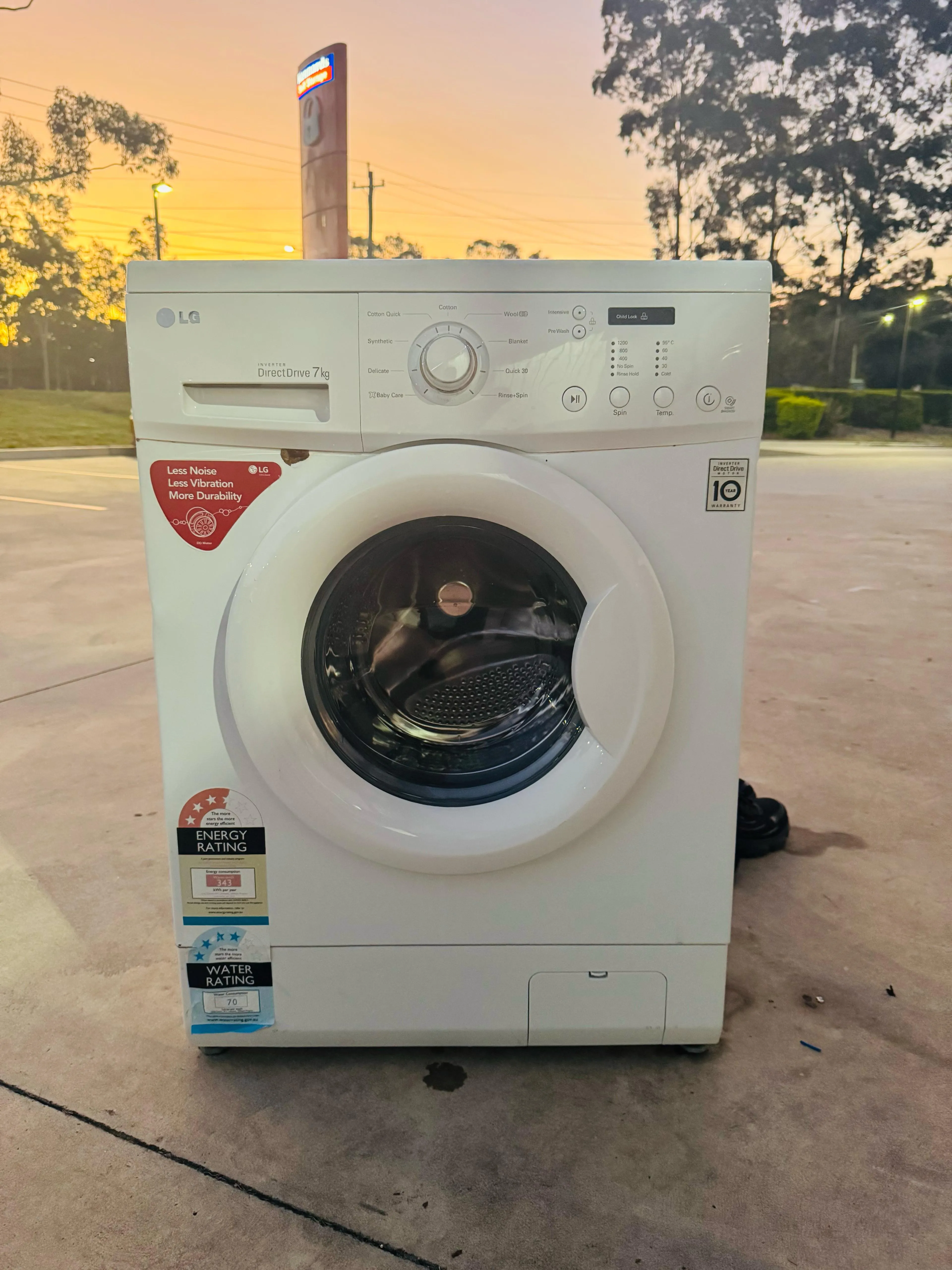 **LG 7KGS FRONT LOADER WASHING MACHINE** FREE DELIVERY