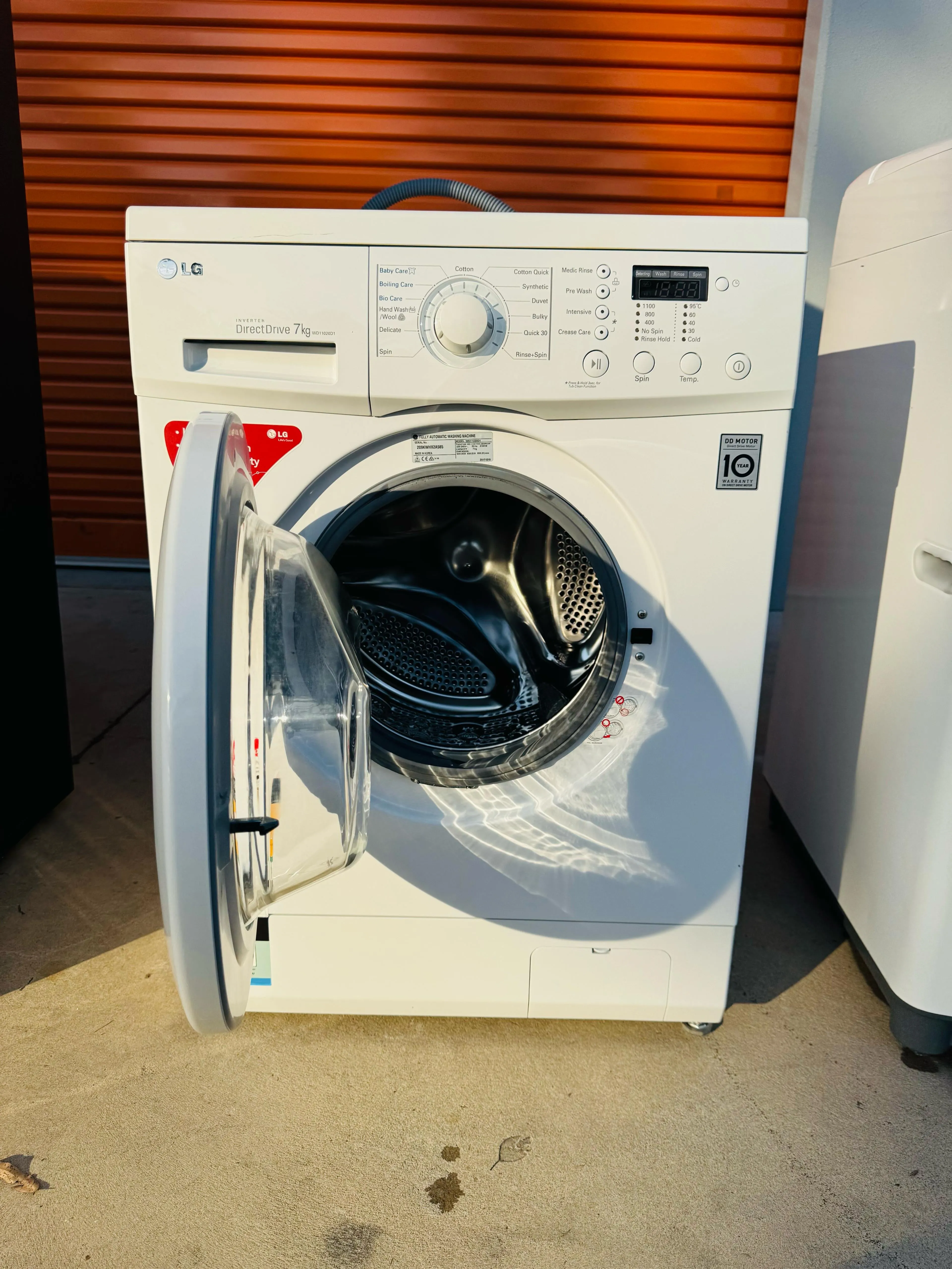 **LG 7KGS FRONT LOADER WASHING MACHINE**