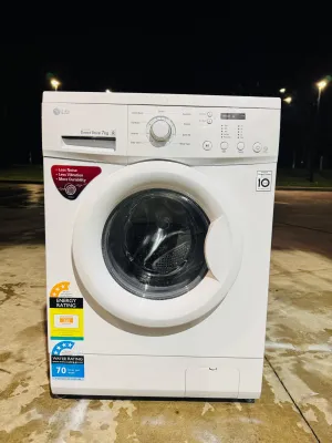**LG 7KGS FRONT LOADER WASHING MACHINE**