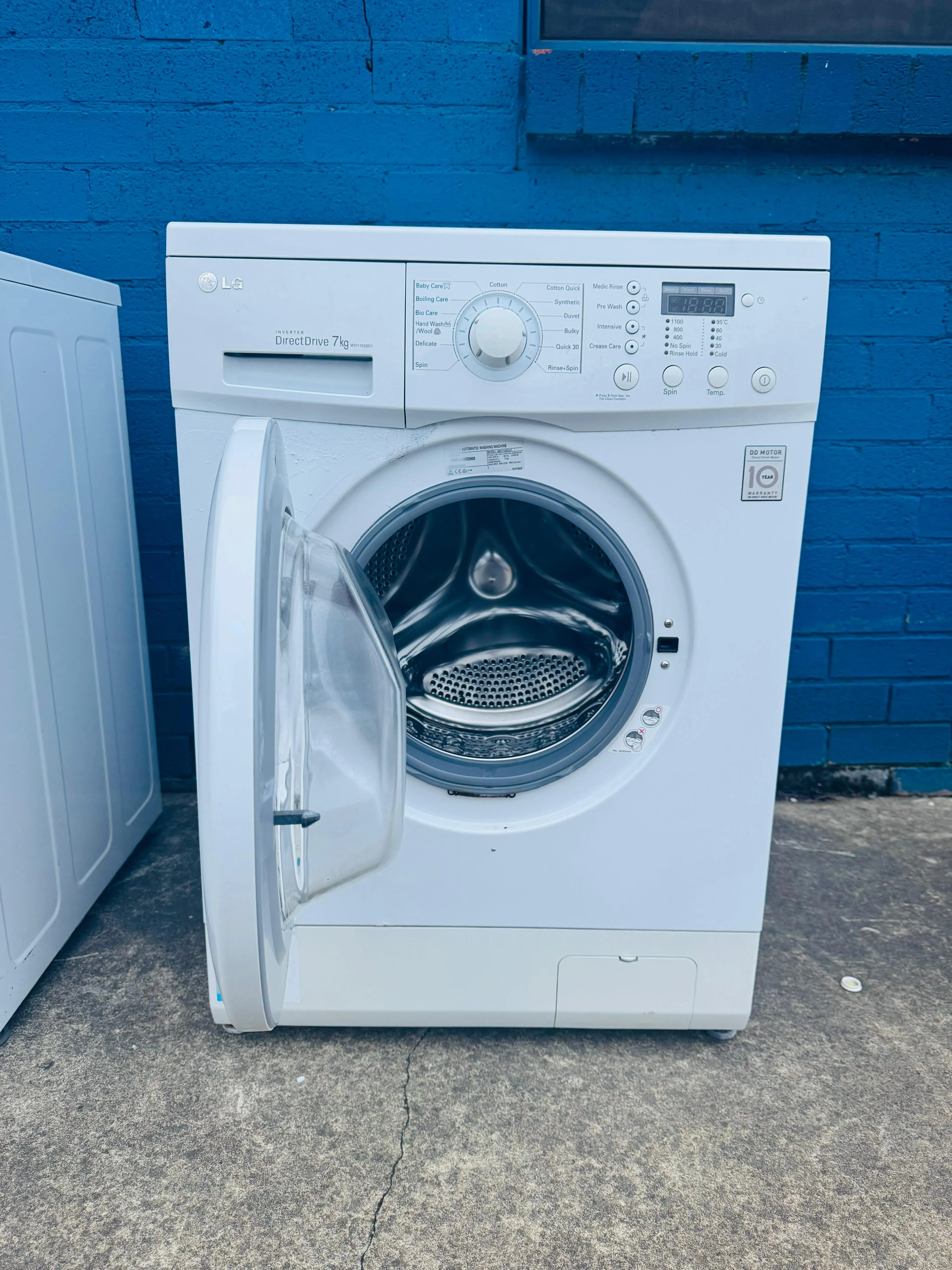 **LG 7KGS FRONT LOADER WASHING MACHINE**