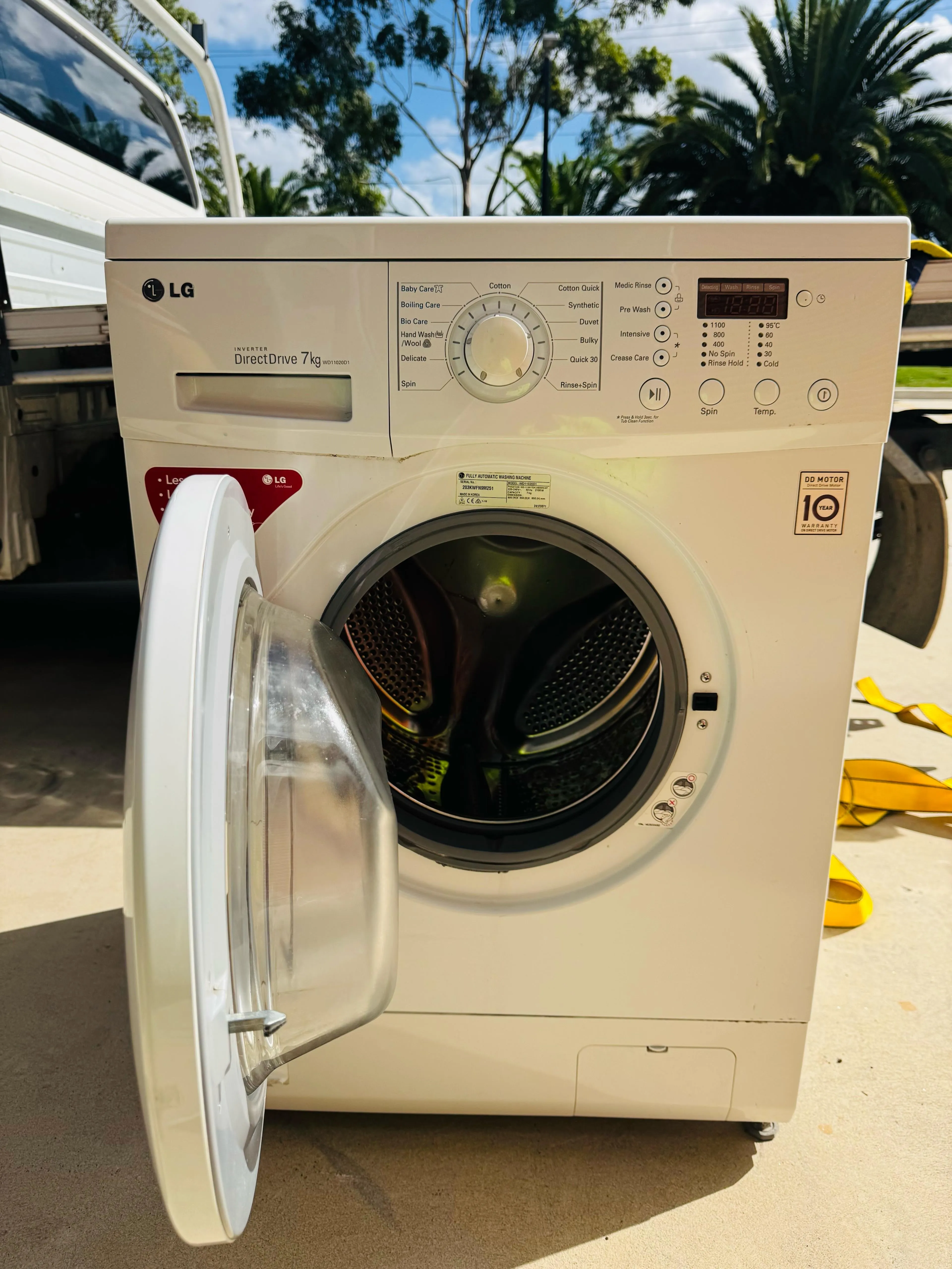 **LG 7KGS FRONT LOADER WASHING MACHINE**