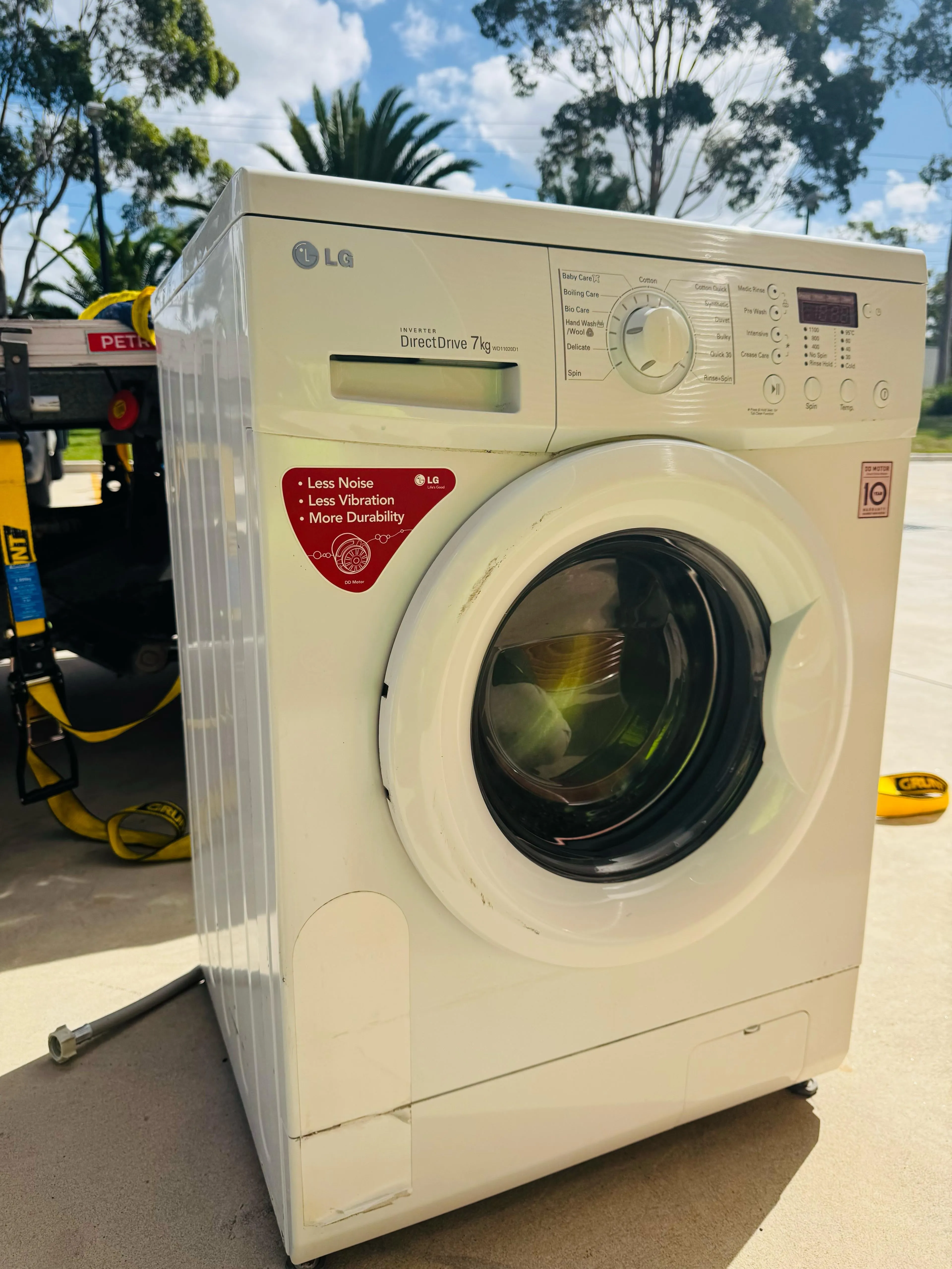 **LG 7KGS FRONT LOADER WASHING MACHINE**