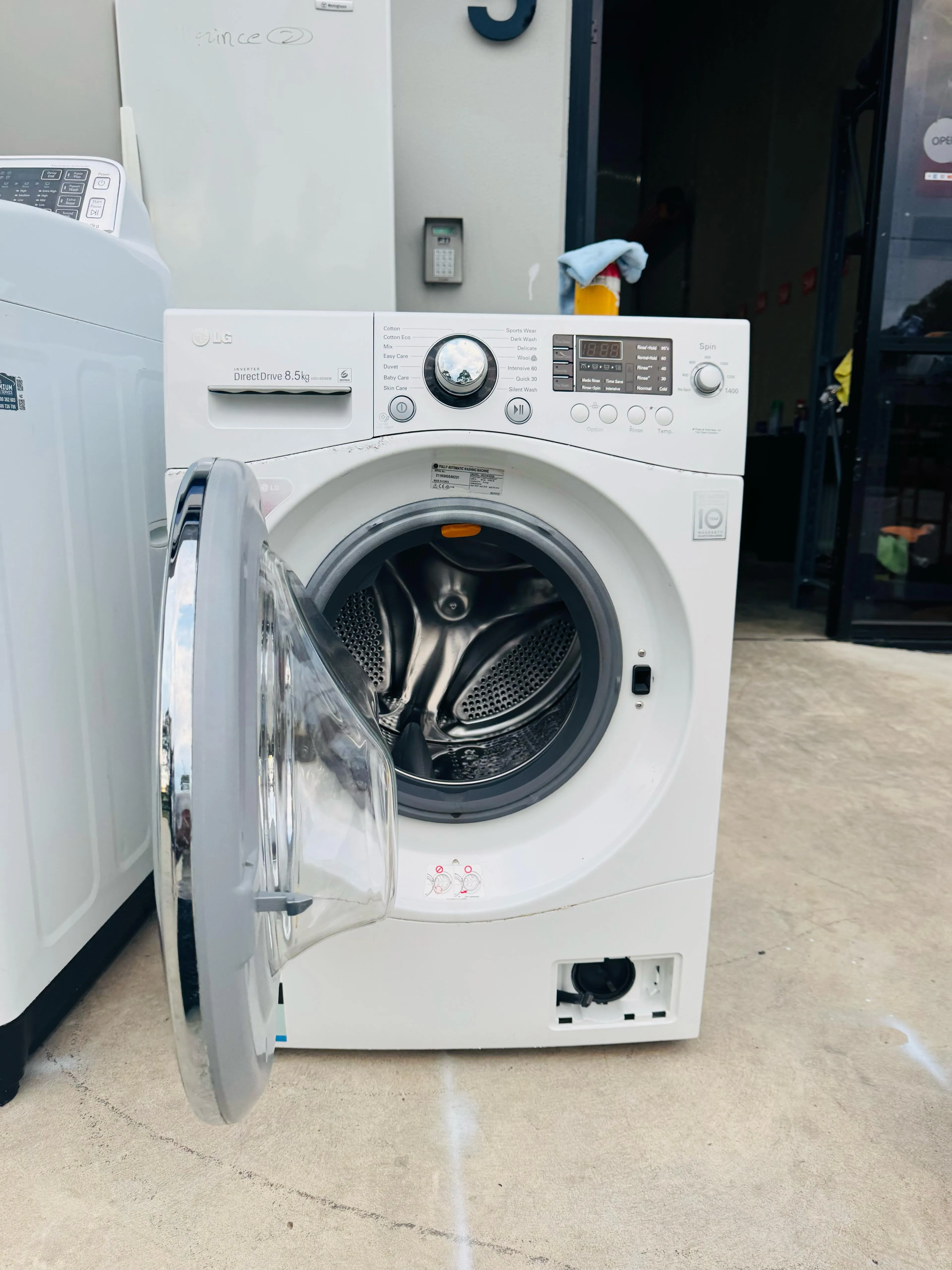**LG 8.5KGS FRONT LOADER WASHING MACHINE**