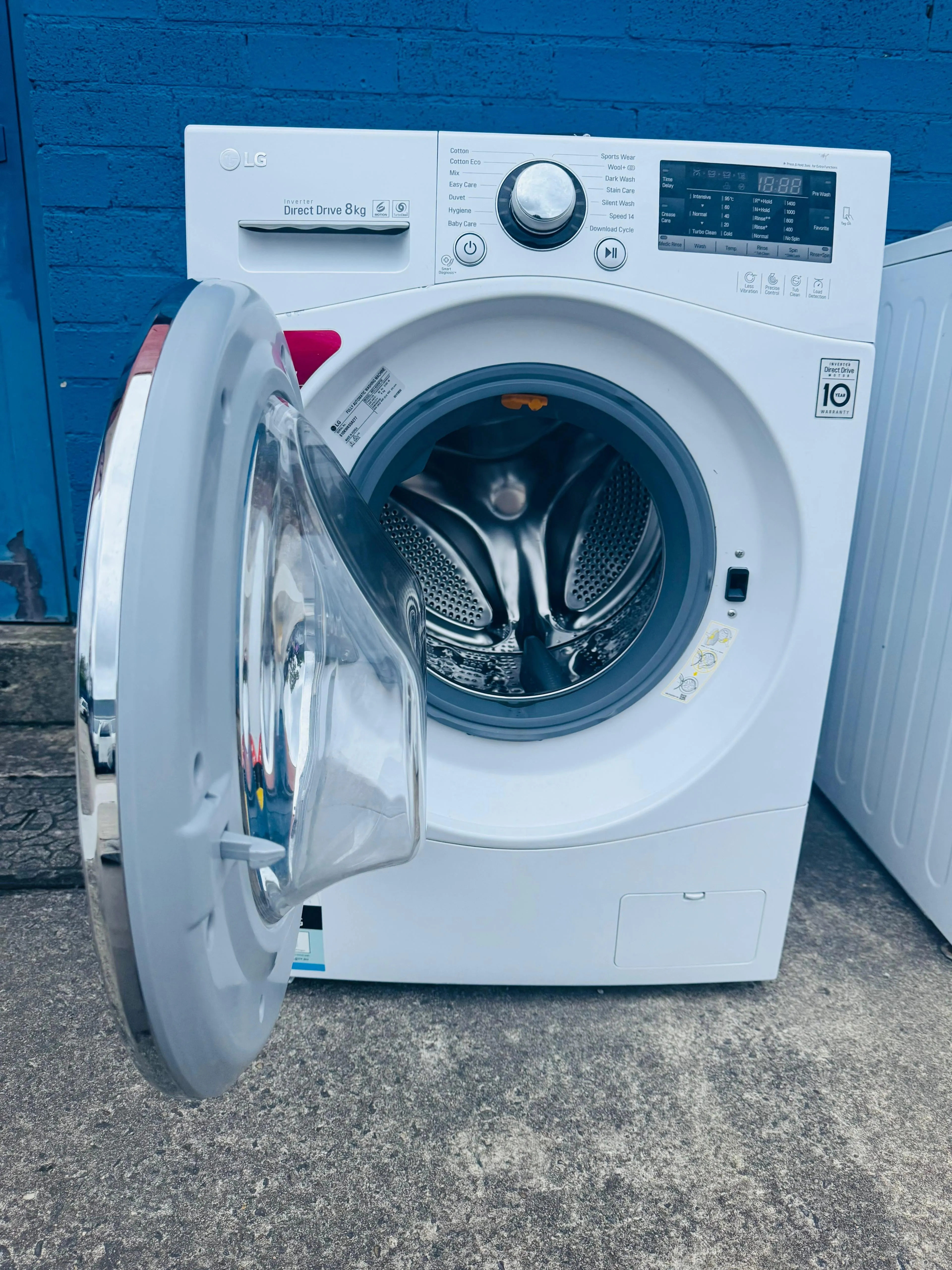**LG 8KGS FRONT LOADER WASHING MACHINE**