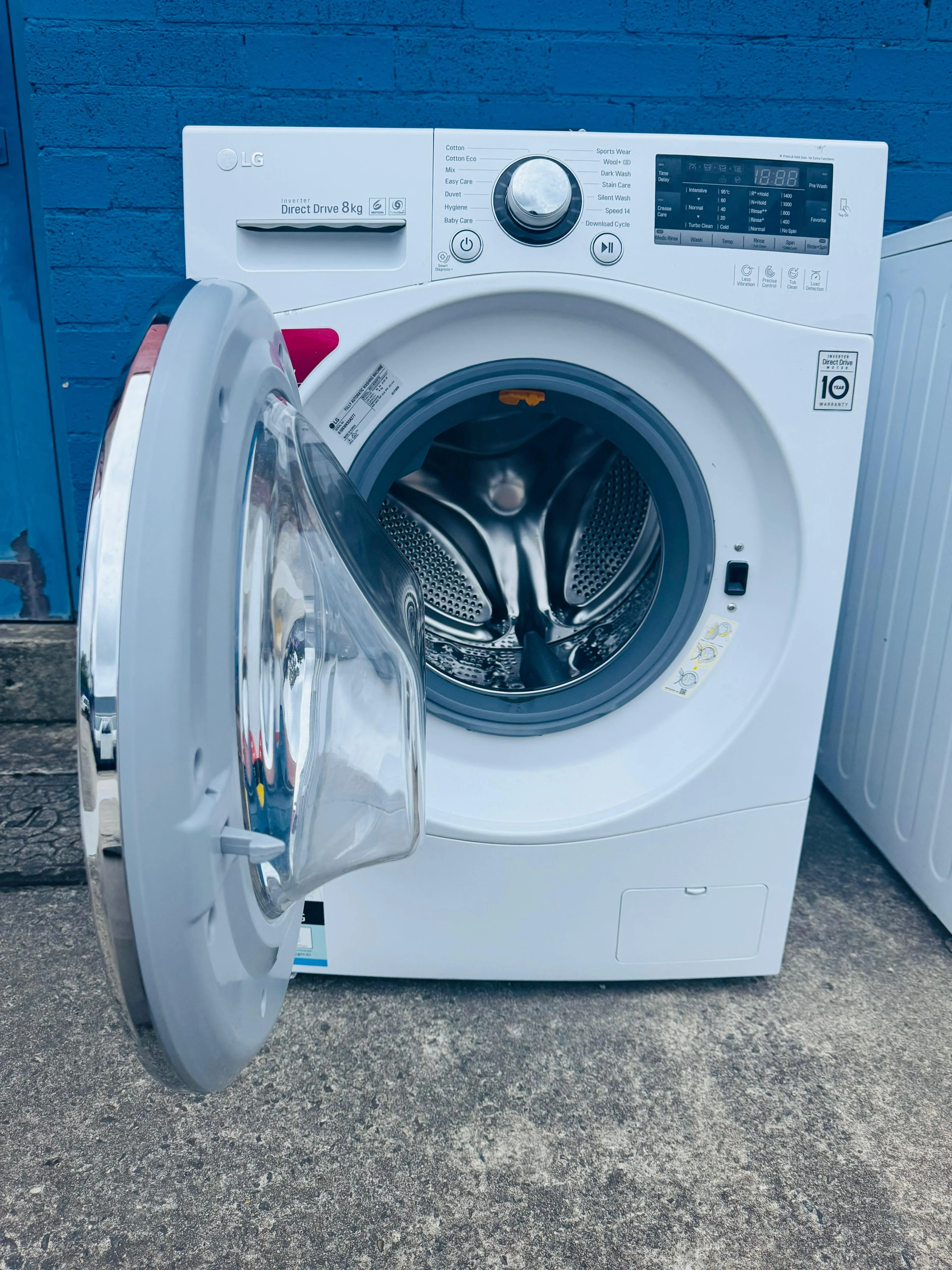 **LG 8KGS FRONT LOADER WASHING MACHINE**
