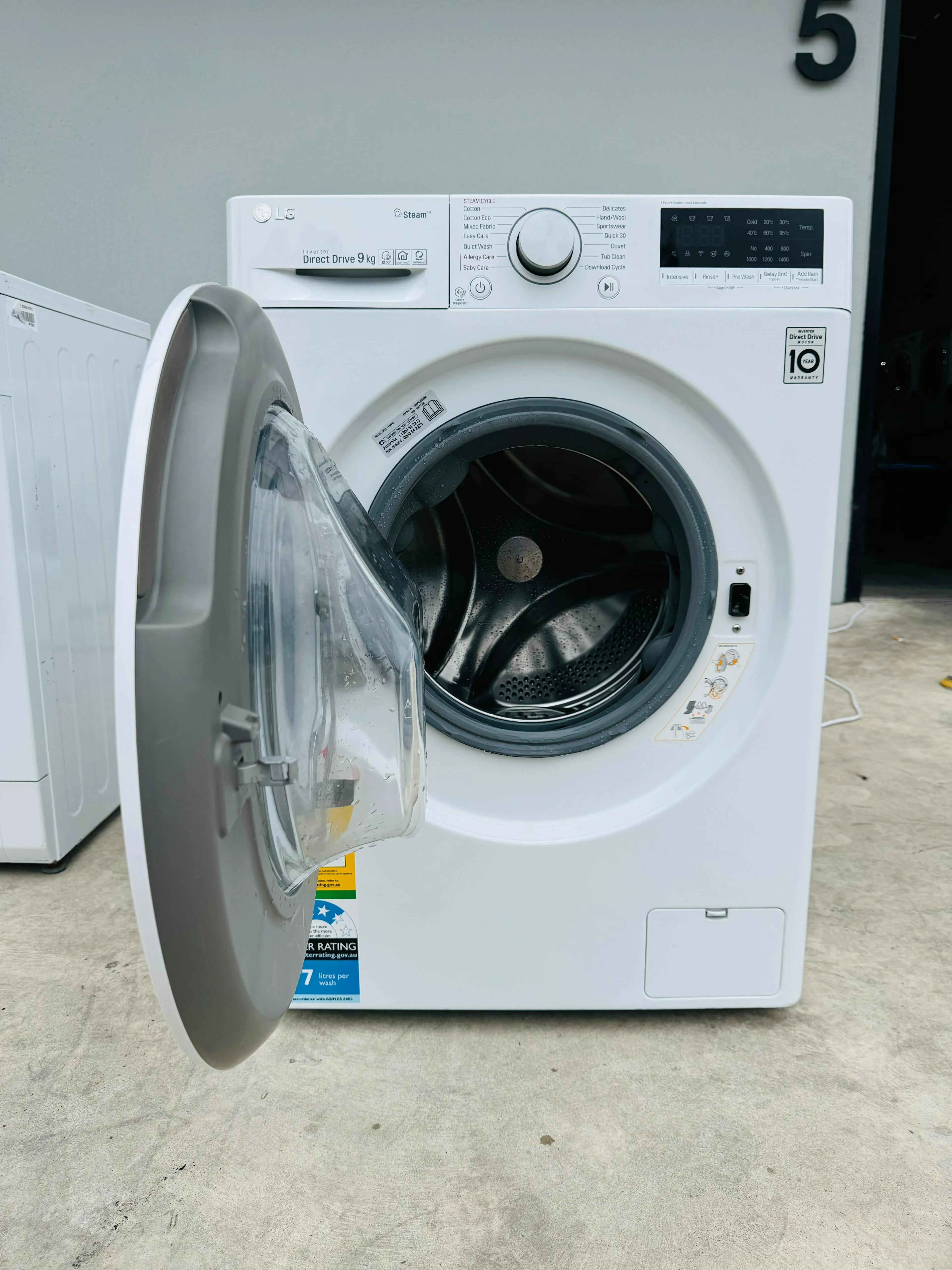 **LG 9KGS FRONT LOADER WASHING MACHINE**