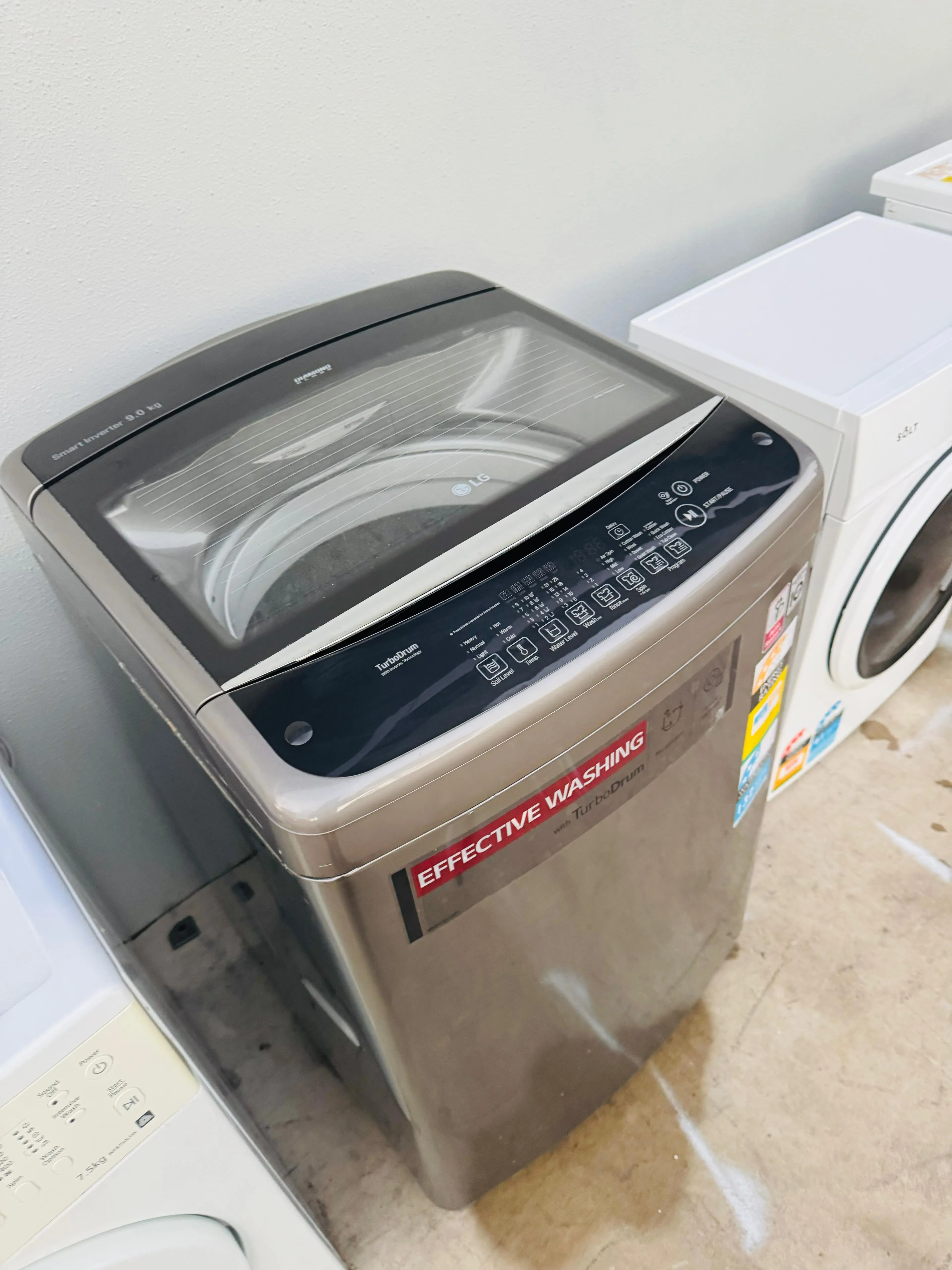**LG 9KGS TOP LOADER WASHING MACHINE**