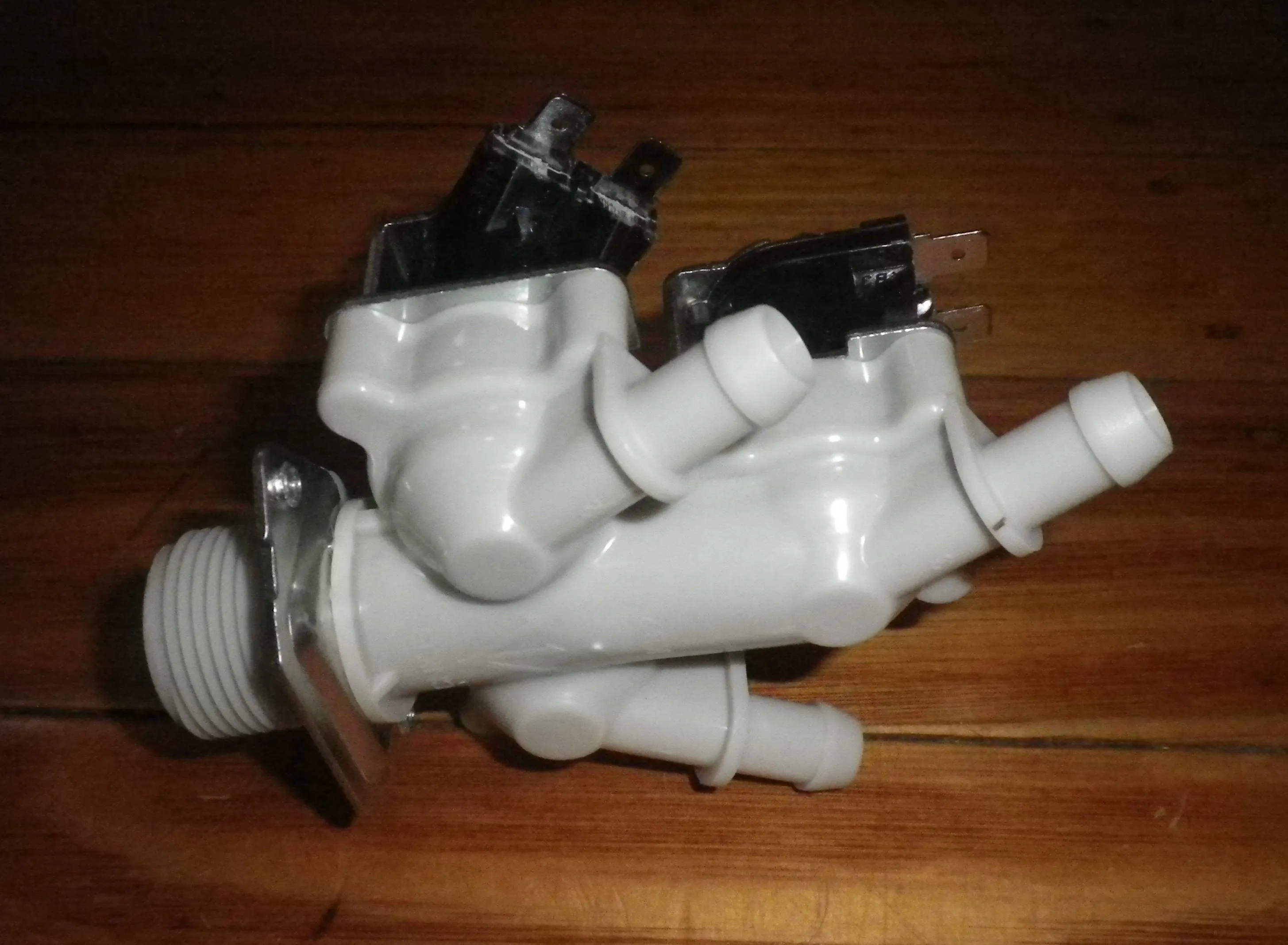 LG WD1409NCW Triple Outlet 10mm Straight Inlet Valve - Part # 5221EN2003L