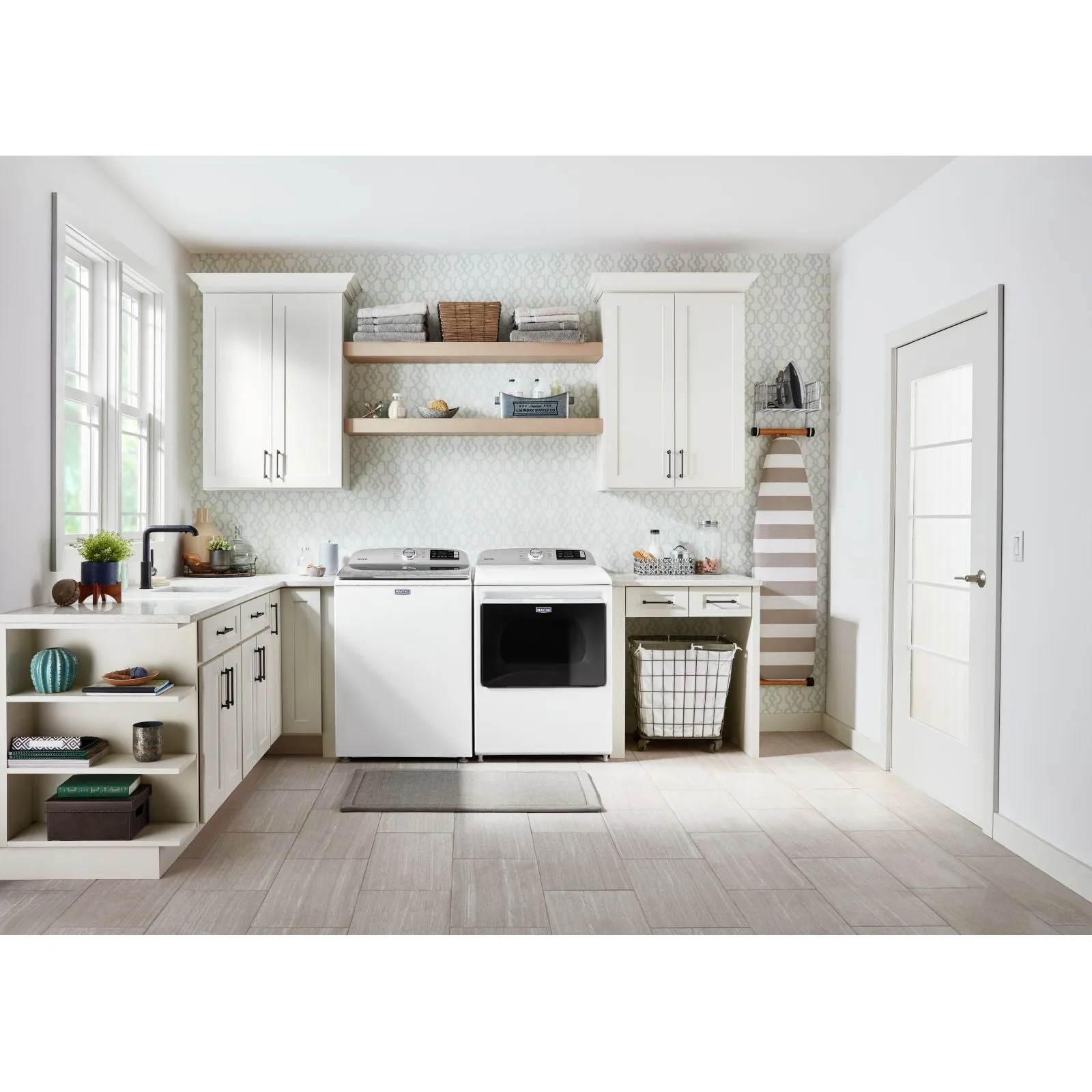Maytag White Smart Gas Dryer (7.4 cu.ft.) - MGD6230HW