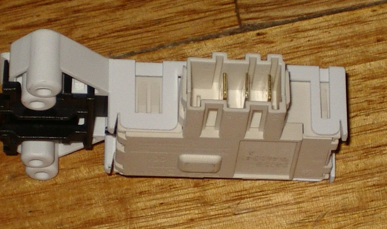 Rold DA058 Front Loader Door Interlock Switch - Part # UNI103