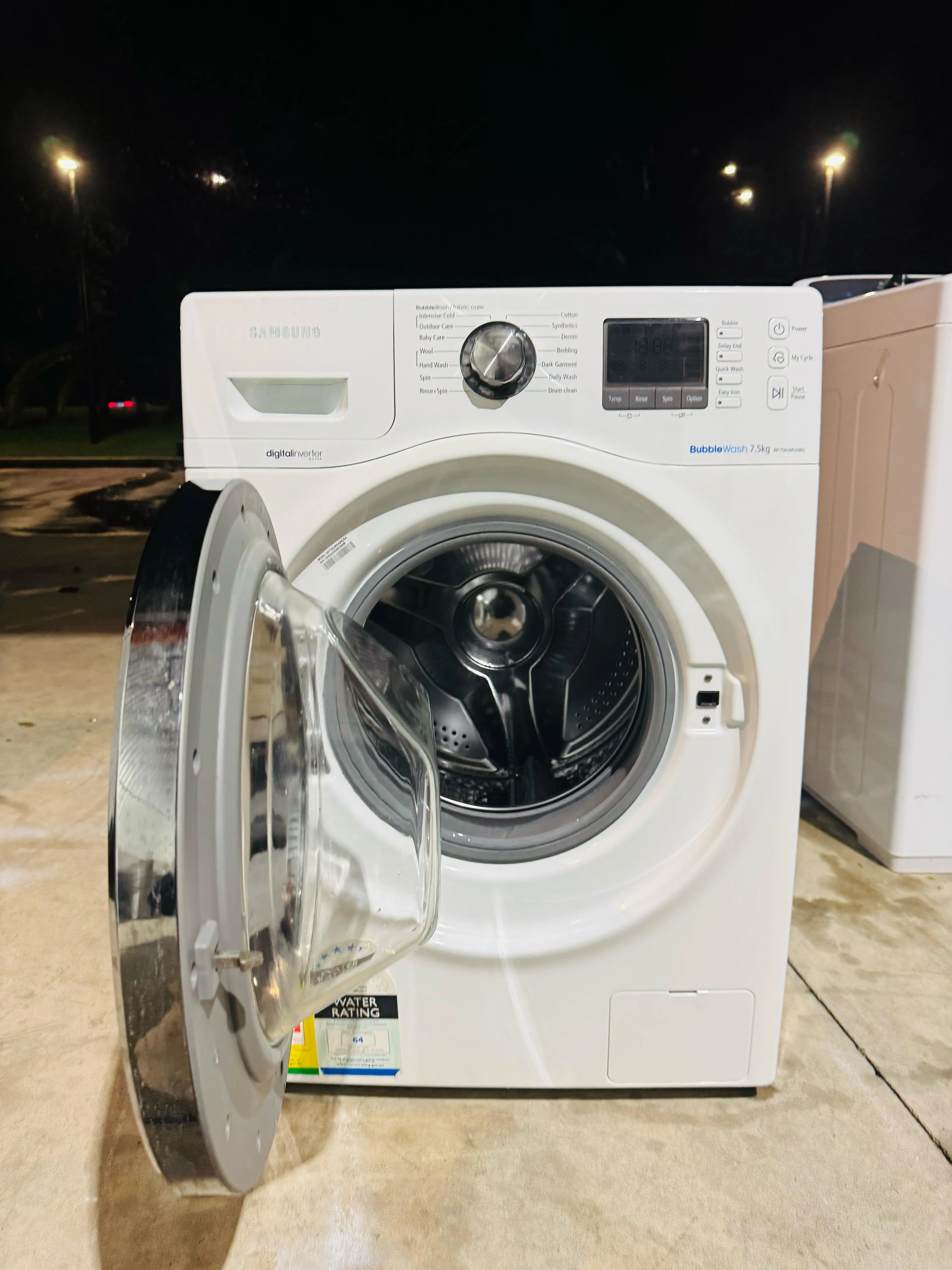 **SAMSUNG 7.5 KGS FRONT LOADER WASHING MACHINE** FREE DELIVERY