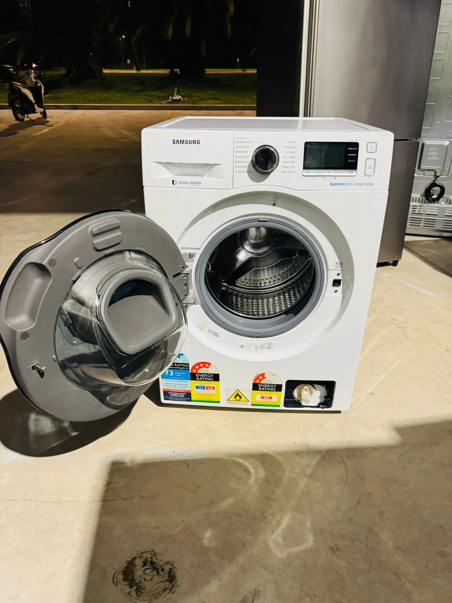 **Samsung 8.5 kgs washing machine and 6 kgs dryer combo**